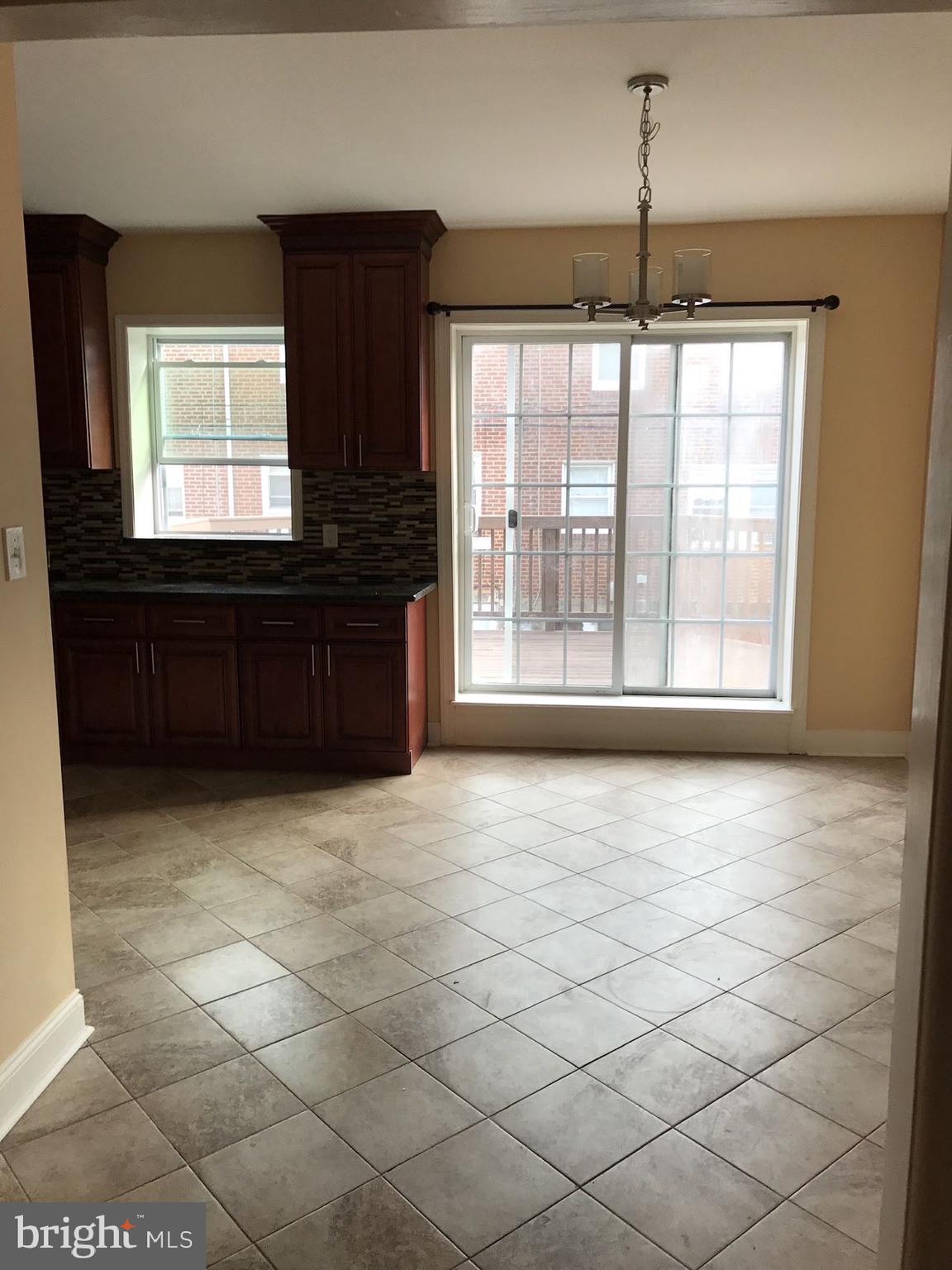 OXFORD CIRCLE - Residential