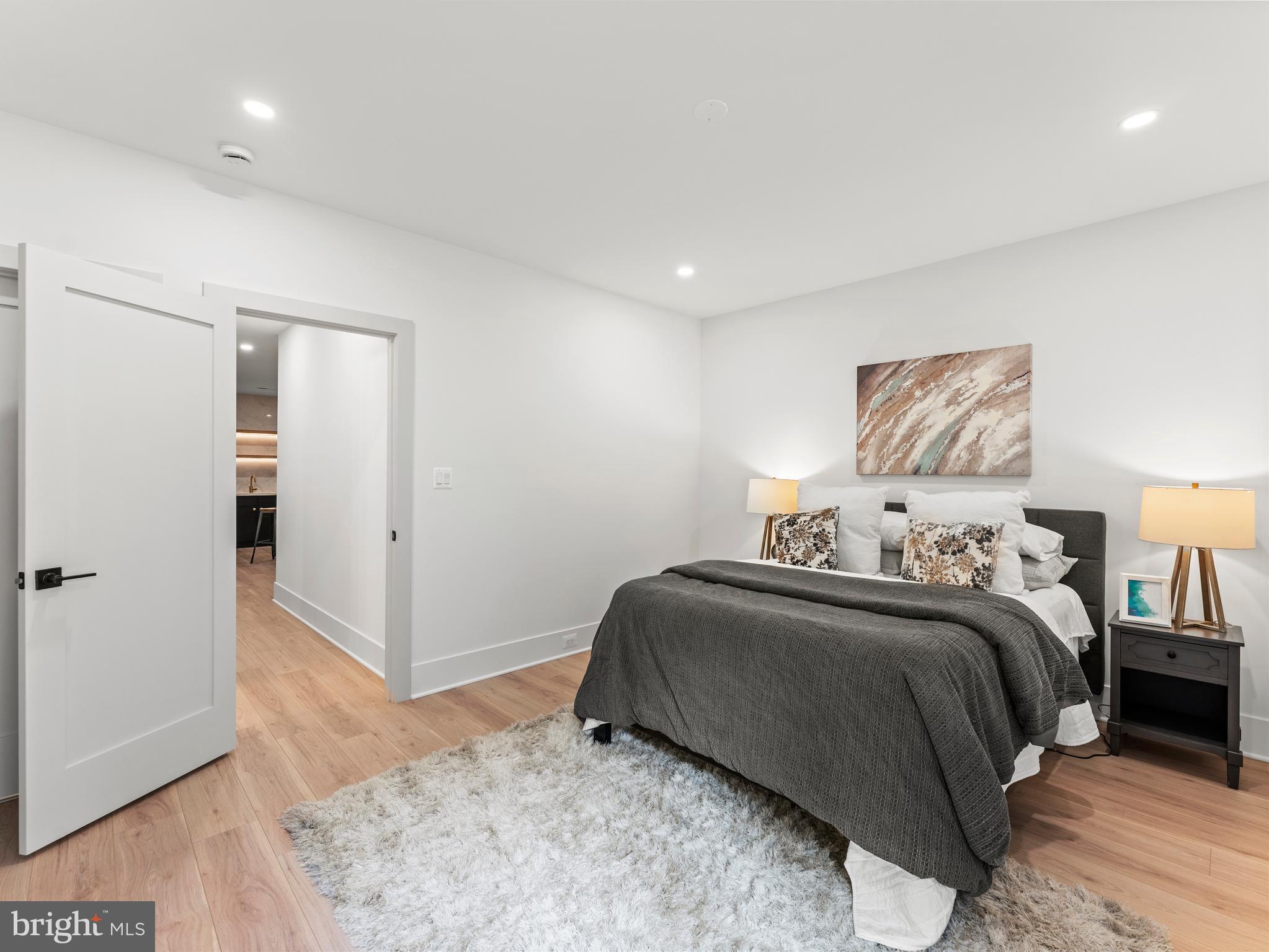 VIENNA WOODS - Residential