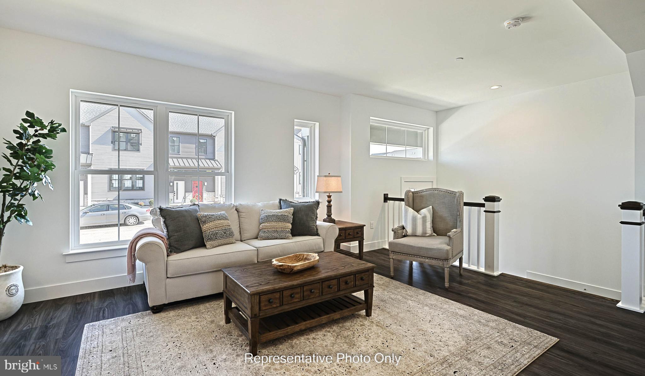 MADISON COURT - Residential