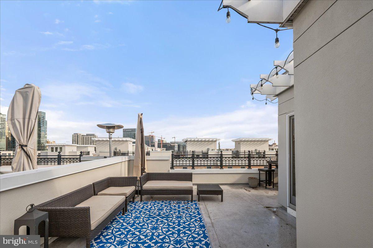 PIER HOMES AT HARBORVIEW - Residential Lease