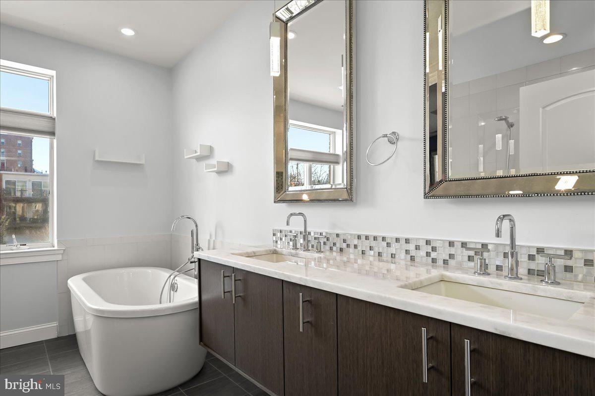 PIER HOMES AT HARBORVIEW - Residential Lease