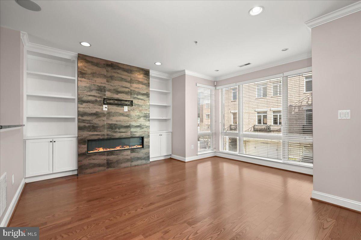 PIER HOMES AT HARBORVIEW - Residential Lease
