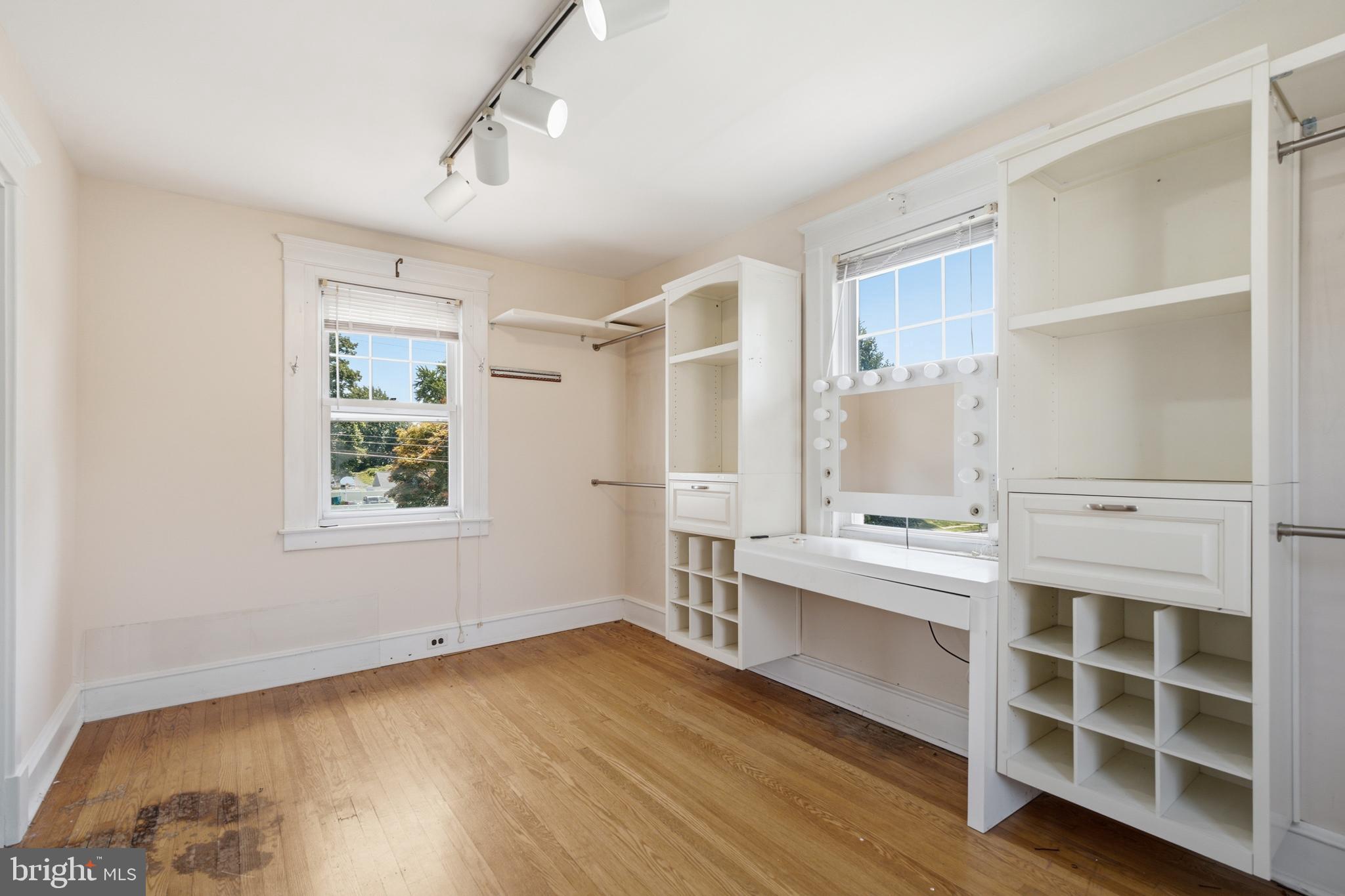 ARONIMINK ESTATES - Residential