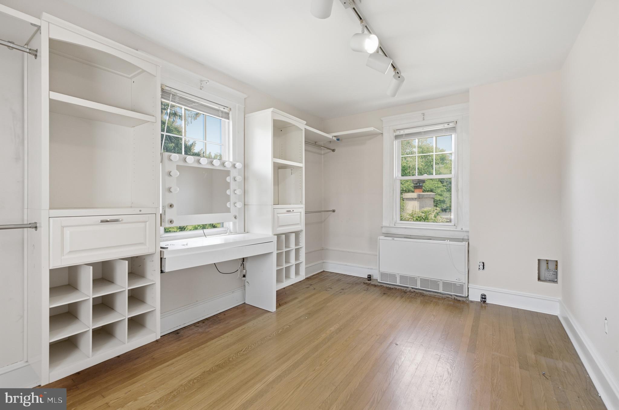 ARONIMINK ESTATES - Residential