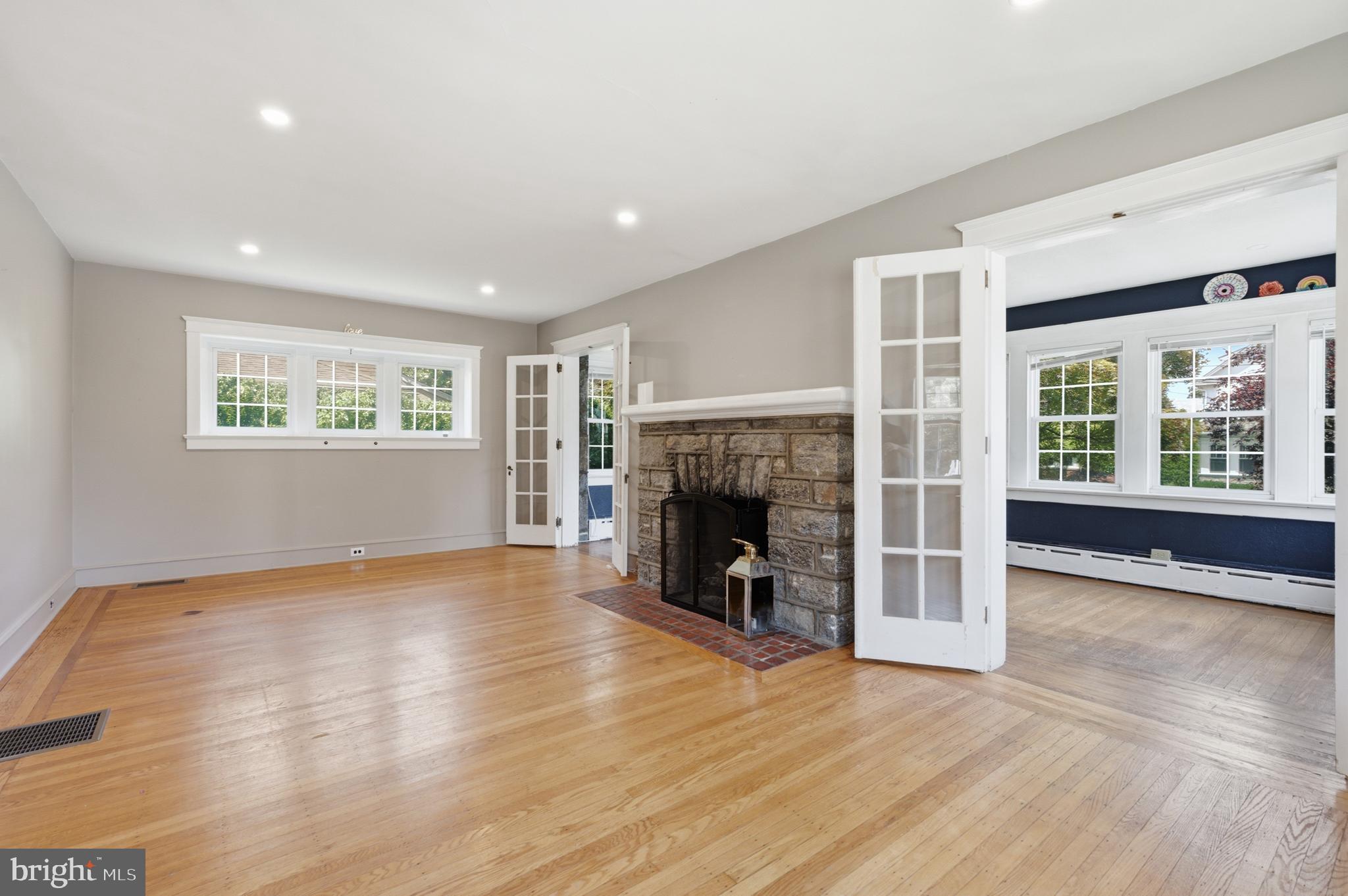 ARONIMINK ESTATES - Residential