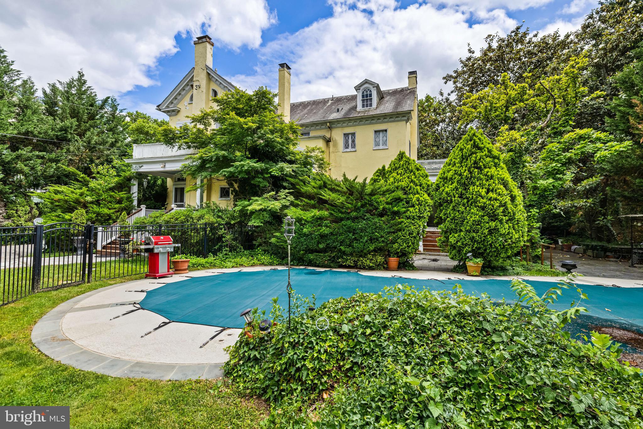 NORTH ROLAND PARK - Residential