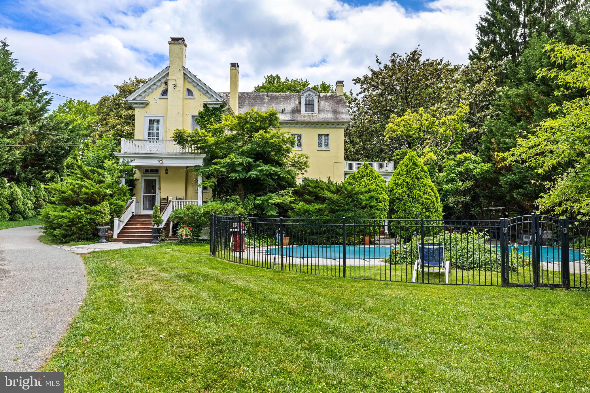 NORTH ROLAND PARK - Residential