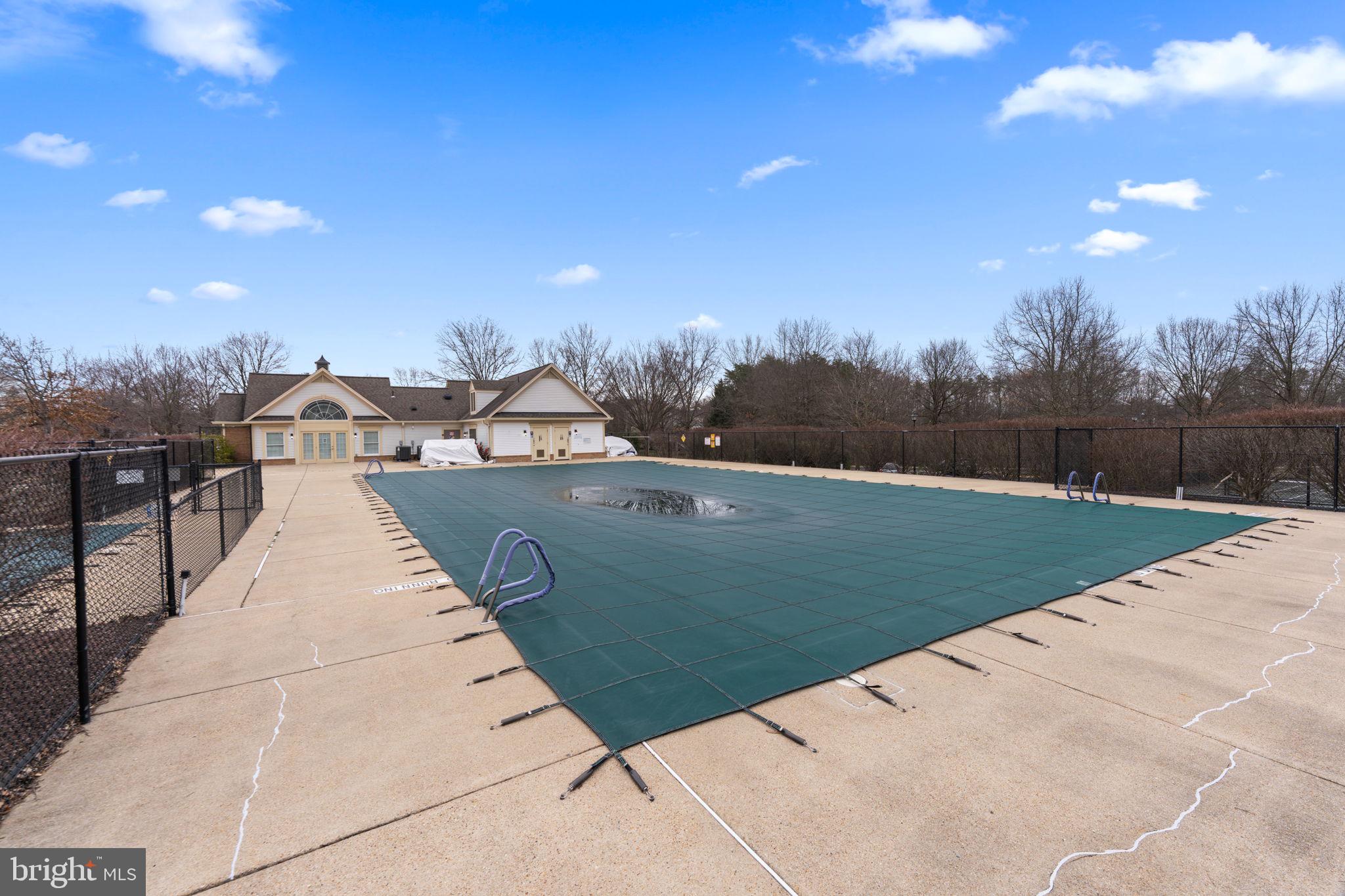 ISLAND CREEK - Residential