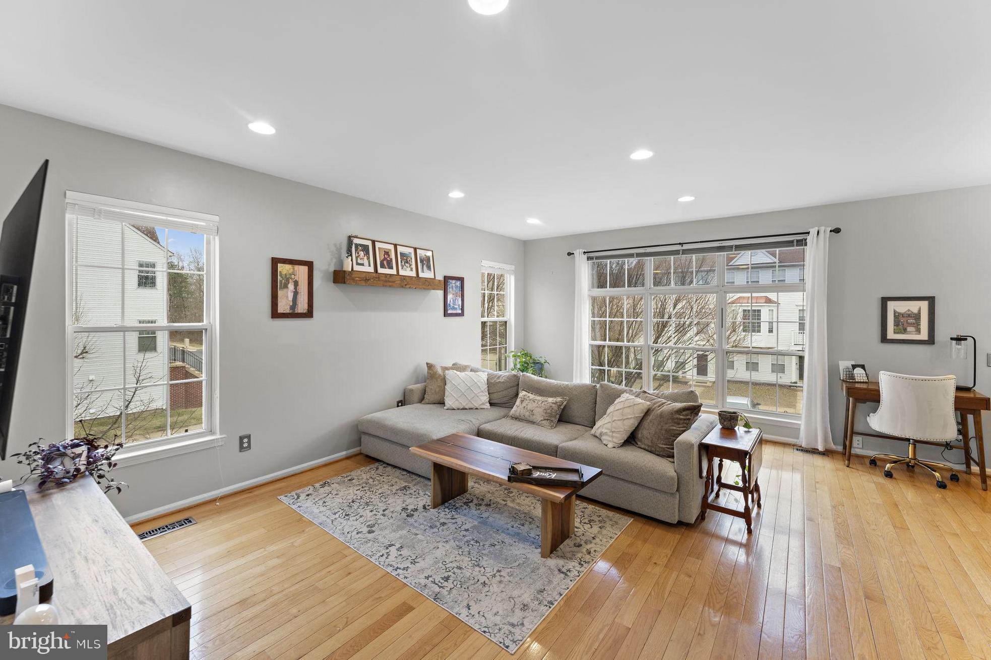 ISLAND CREEK - Residential