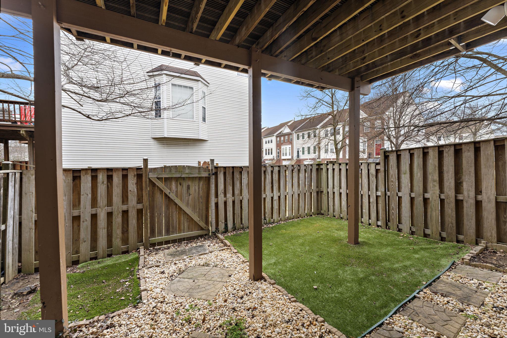 ISLAND CREEK - Residential