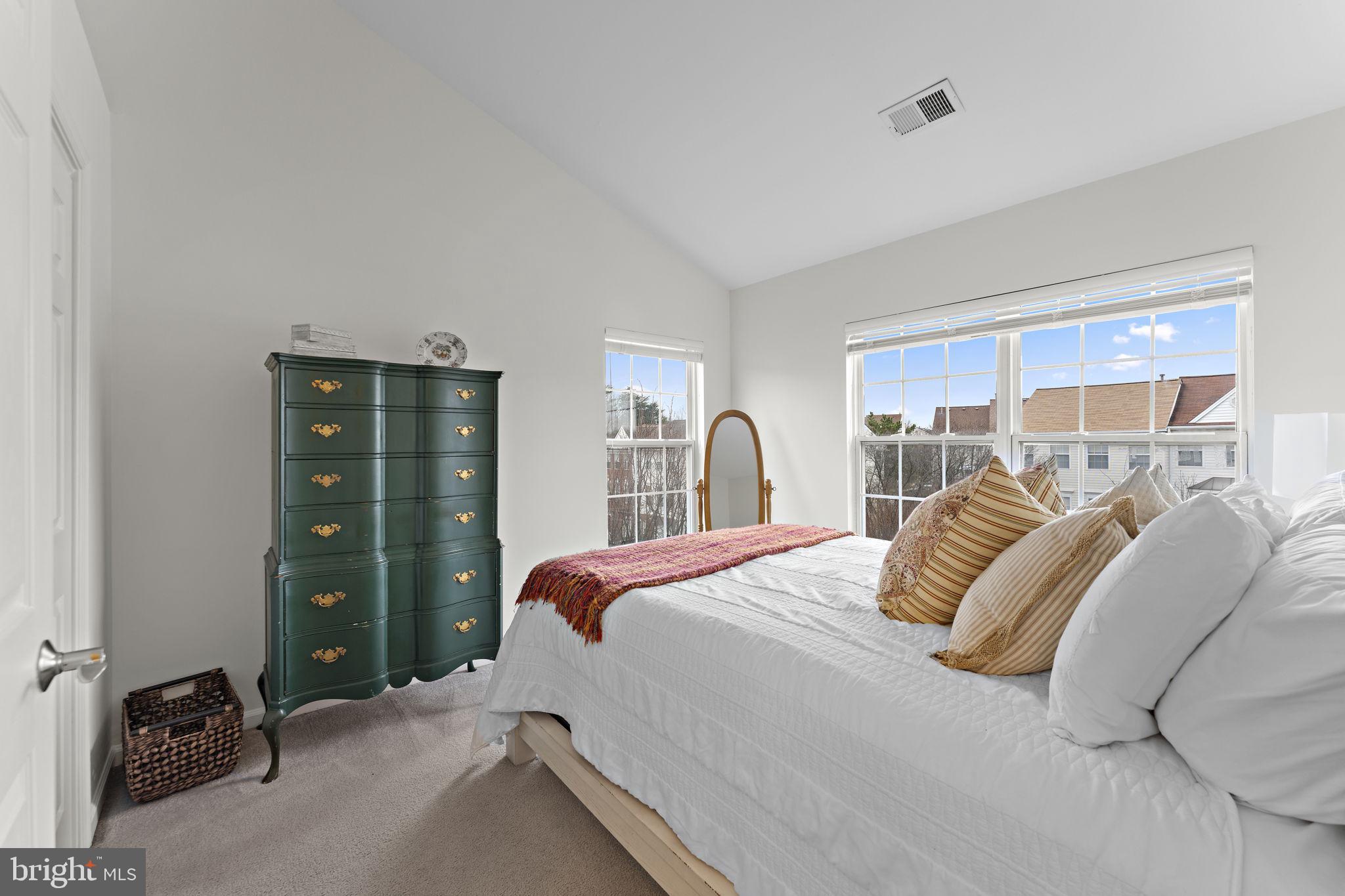 ISLAND CREEK - Residential