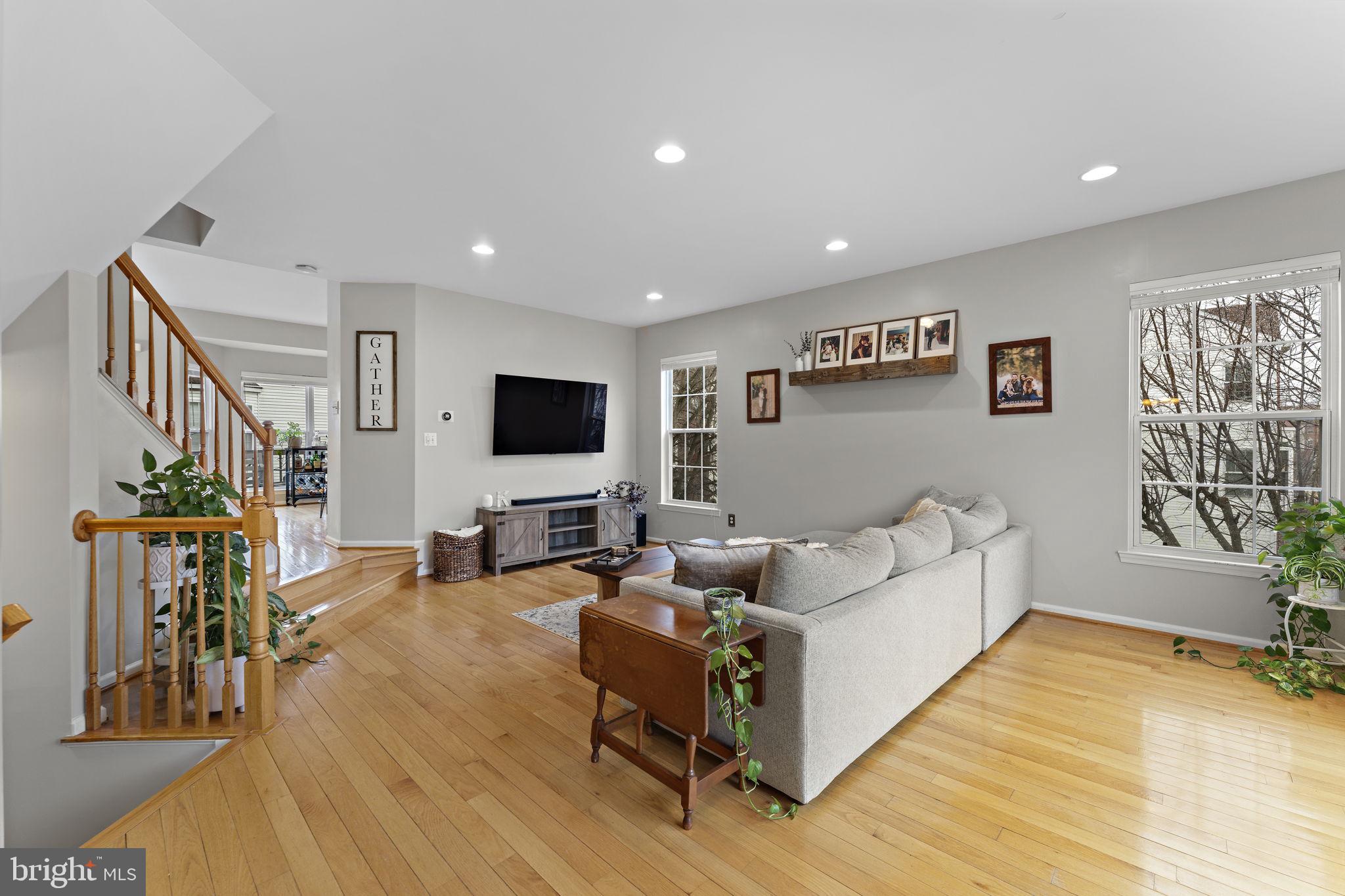 ISLAND CREEK - Residential
