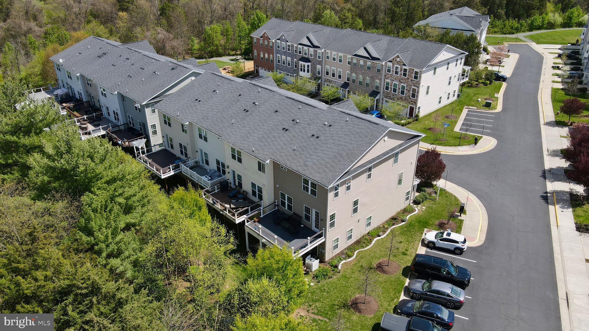ASHBURN KNOLLS - Residential