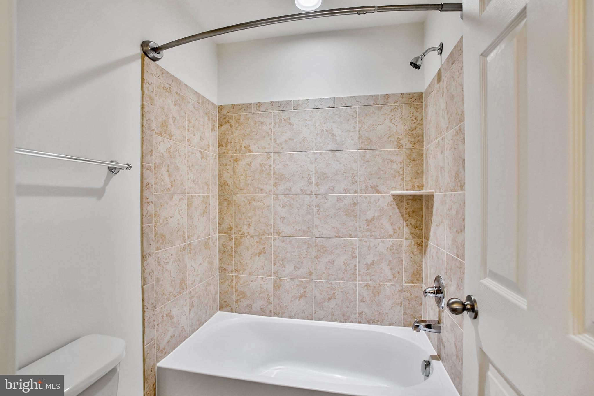 ASHBURN KNOLLS - Residential