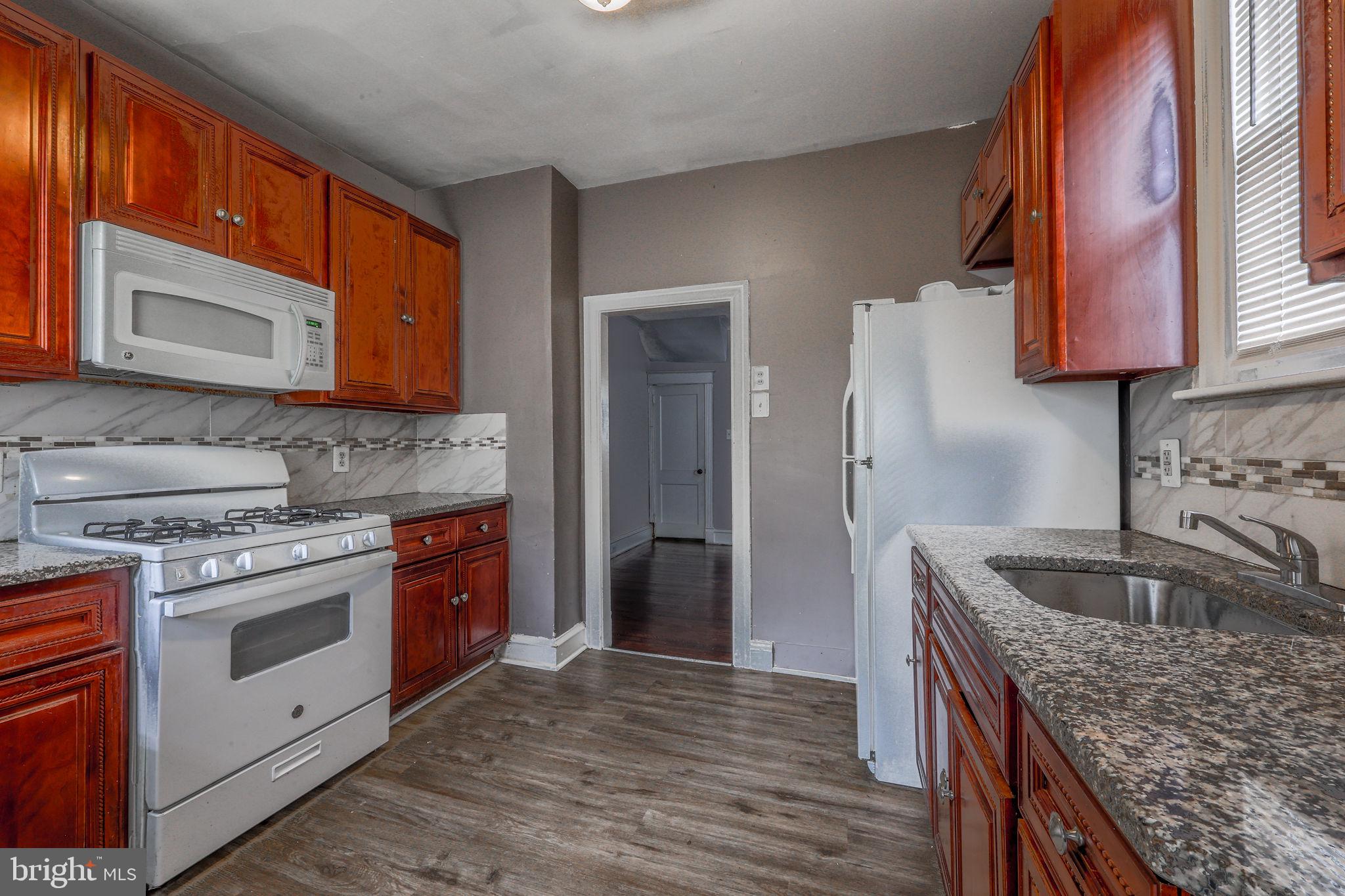 OXFORD CIRCLE - Residential
