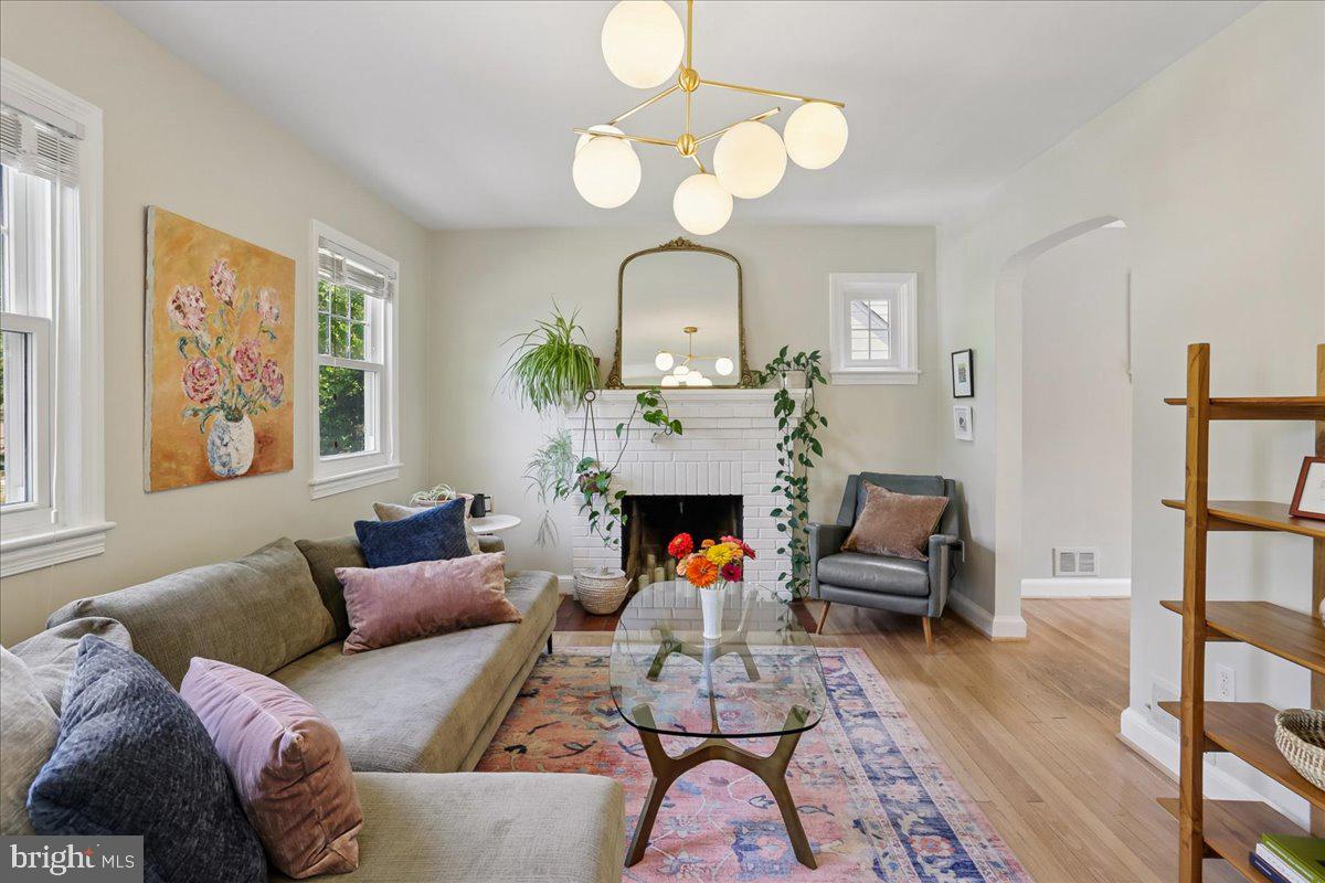 KENSINGTON HEIGHTS - Residential