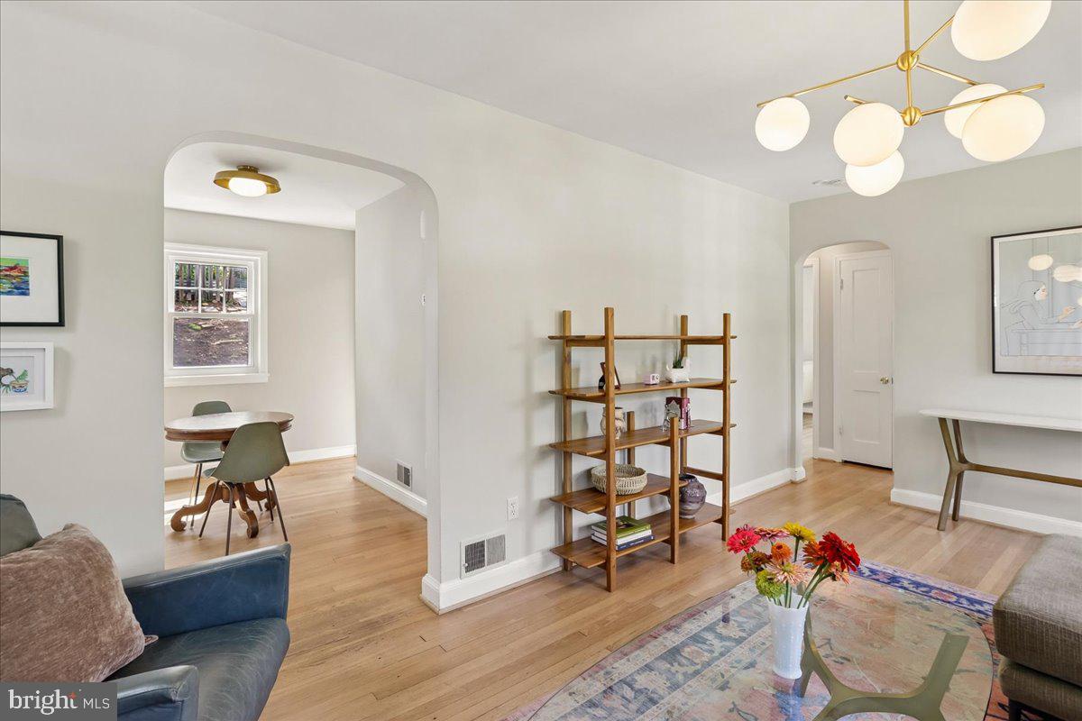 KENSINGTON HEIGHTS - Residential