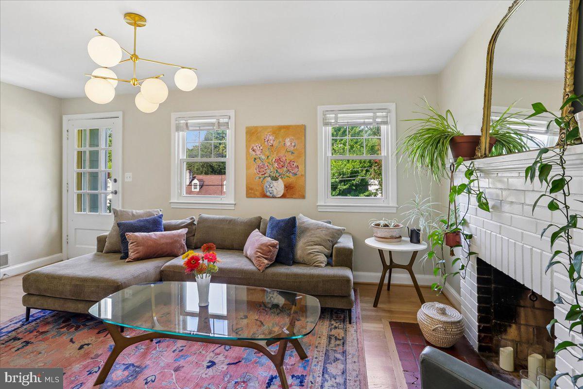 KENSINGTON HEIGHTS - Residential