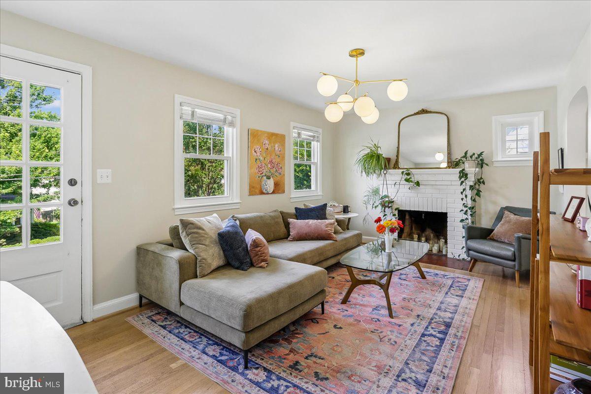 KENSINGTON HEIGHTS - Residential