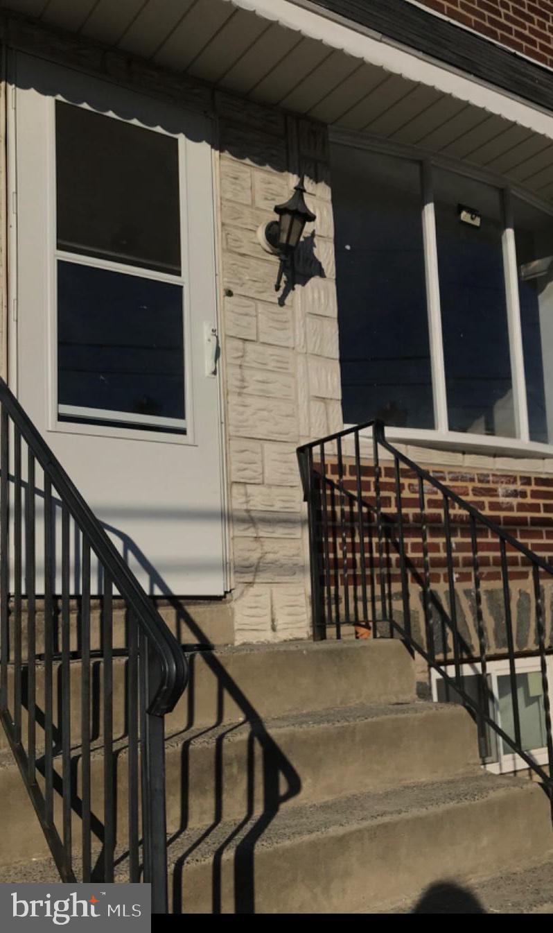 ready to move in, spacious, straight through home with nice size front yard. original solid oak floors through out, updated kitchen and bathroom. rear parking with garage. walking distance to public transportation, shopping and Piccoli Park.