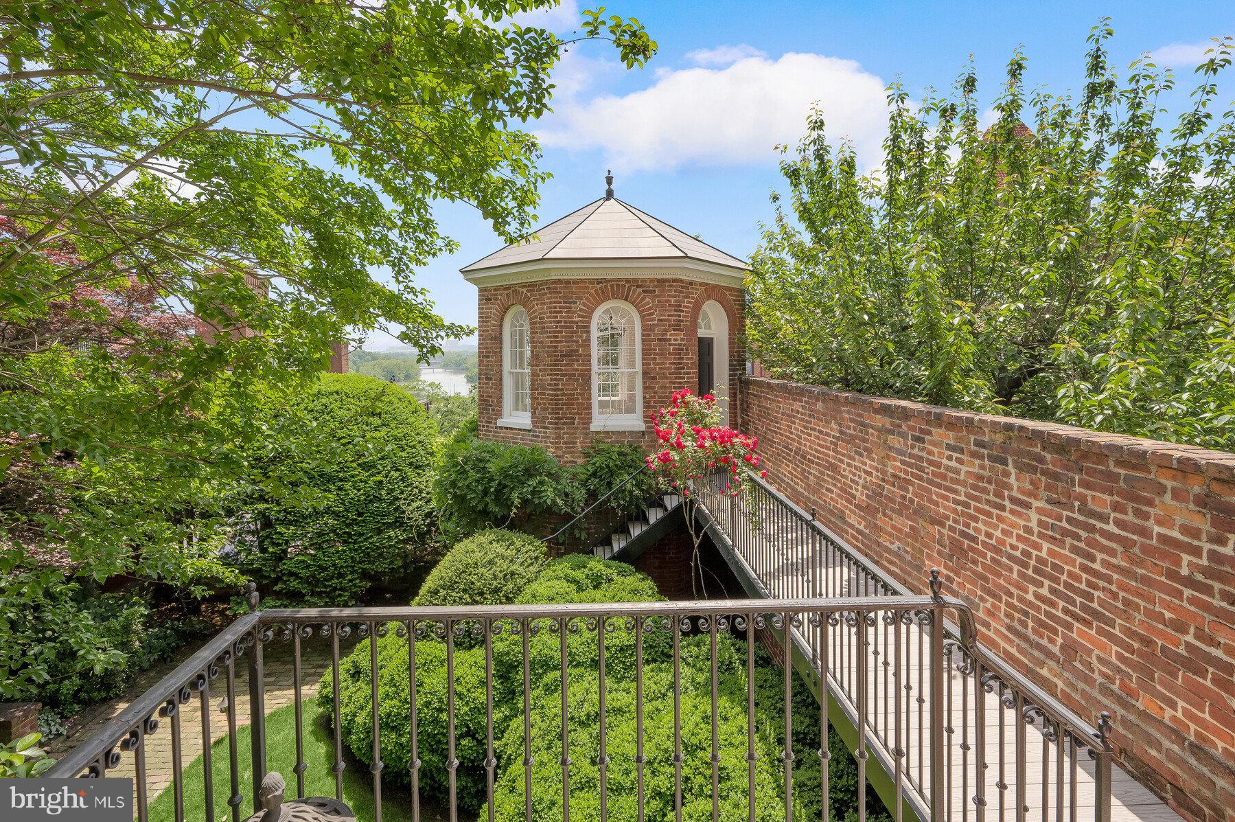 GEORGETOWN - Residential
