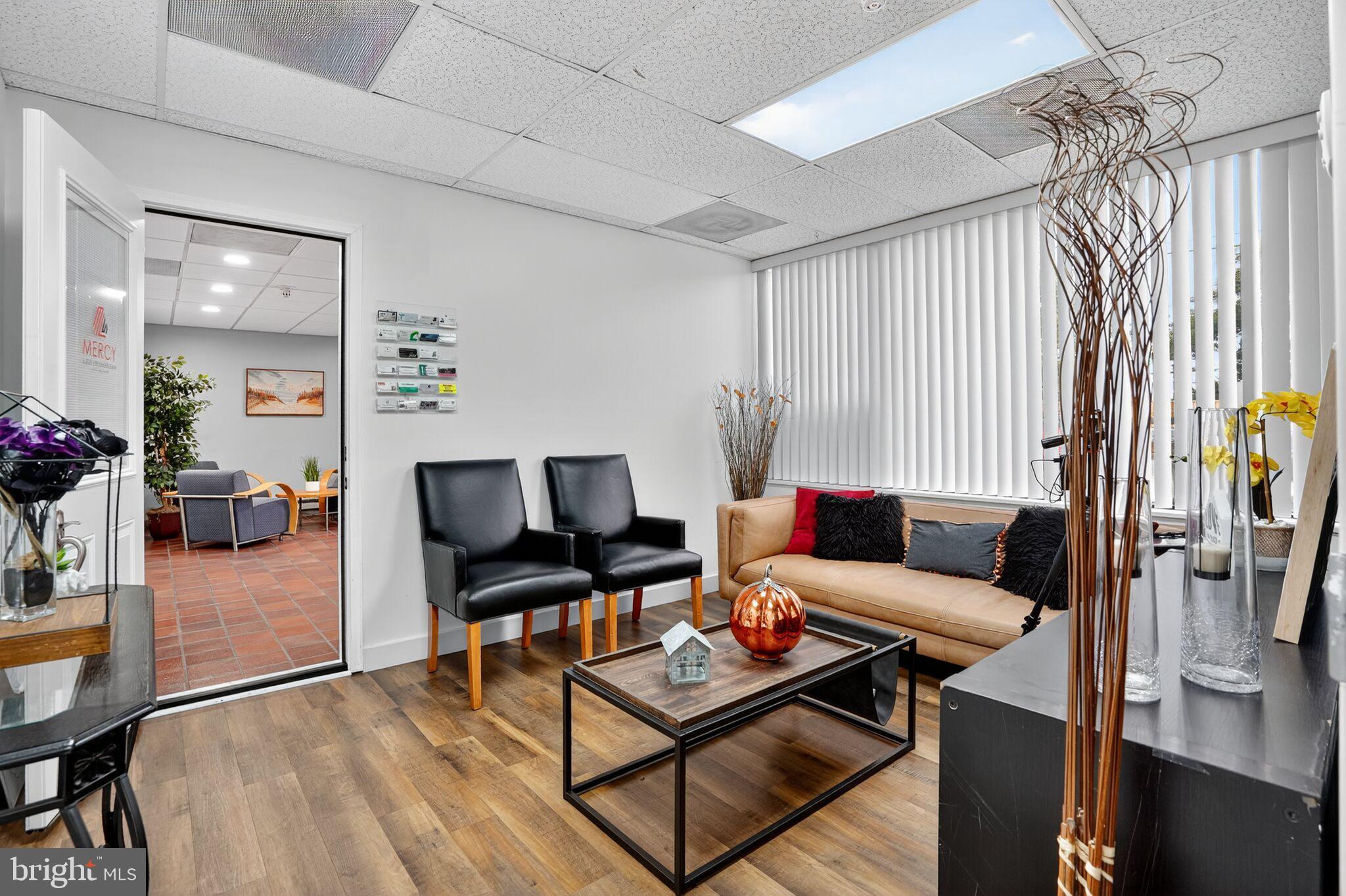 LAKE RIDGE - Commercial Sale