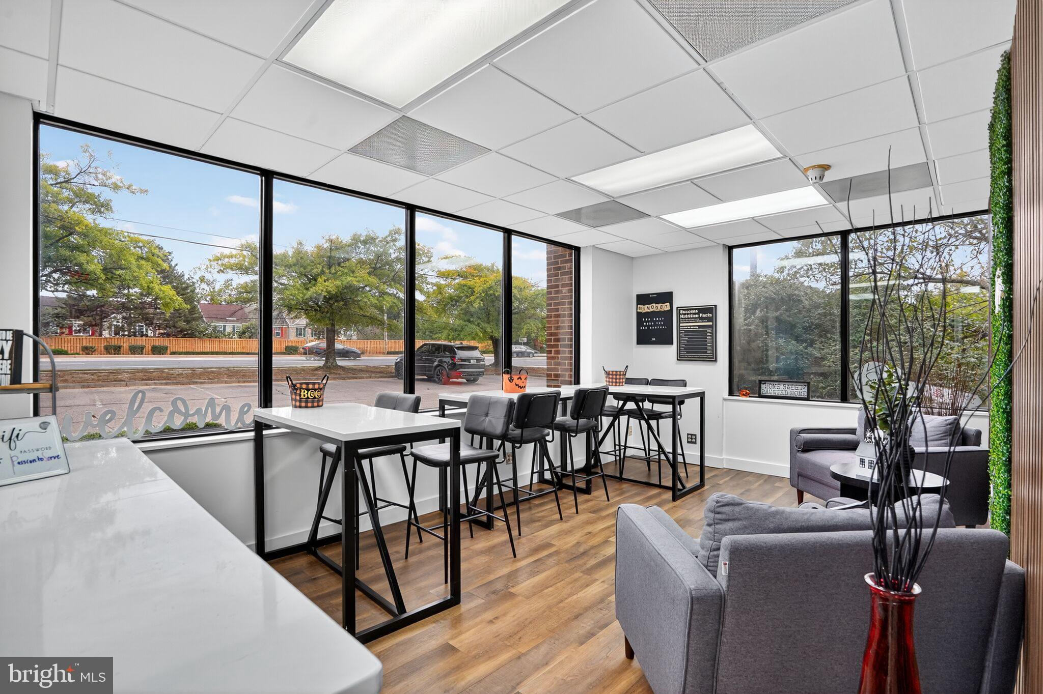 LAKE RIDGE - Commercial Sale