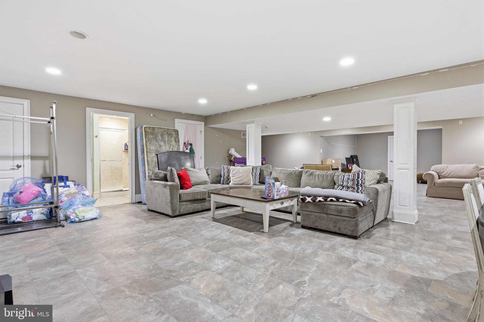 NORTHAMPTON HUNT - Residential