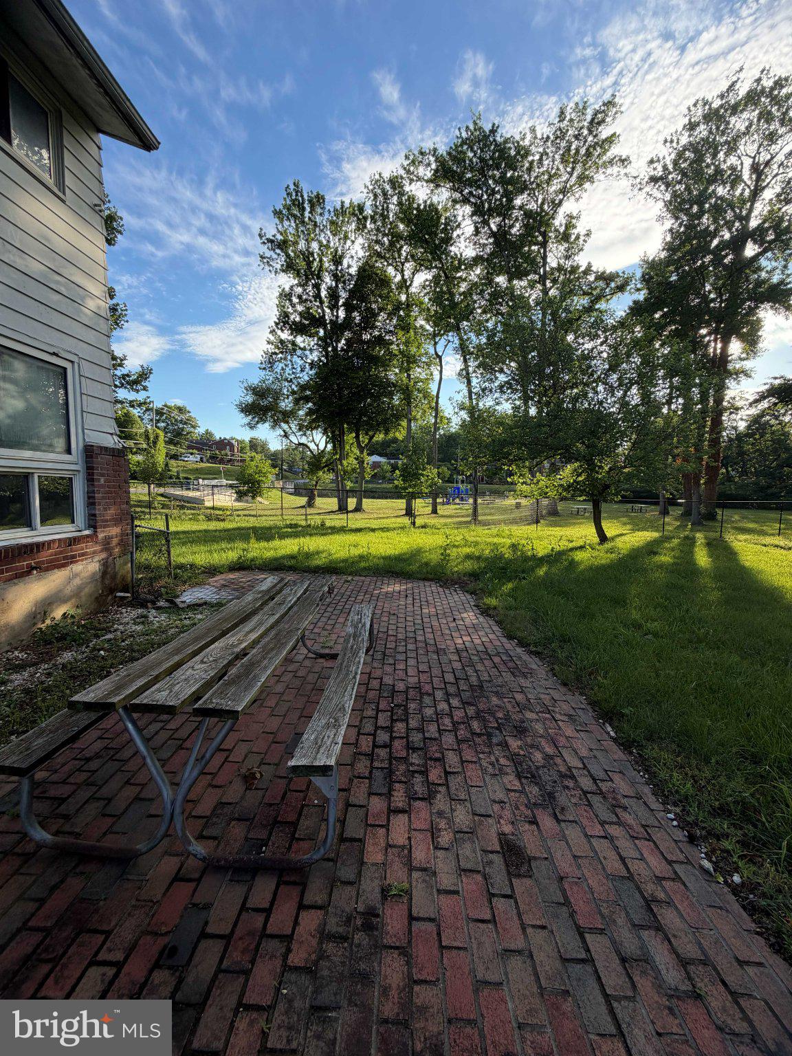HOLLY PARK - Residential