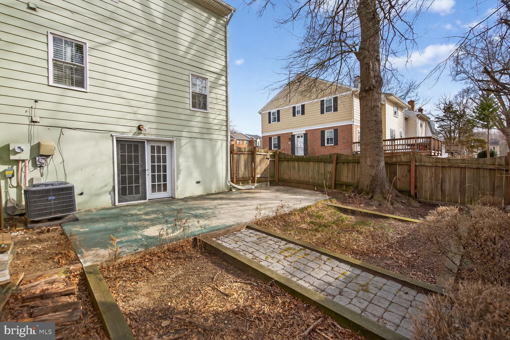 HERITAGE SQUARE - Residential Lease