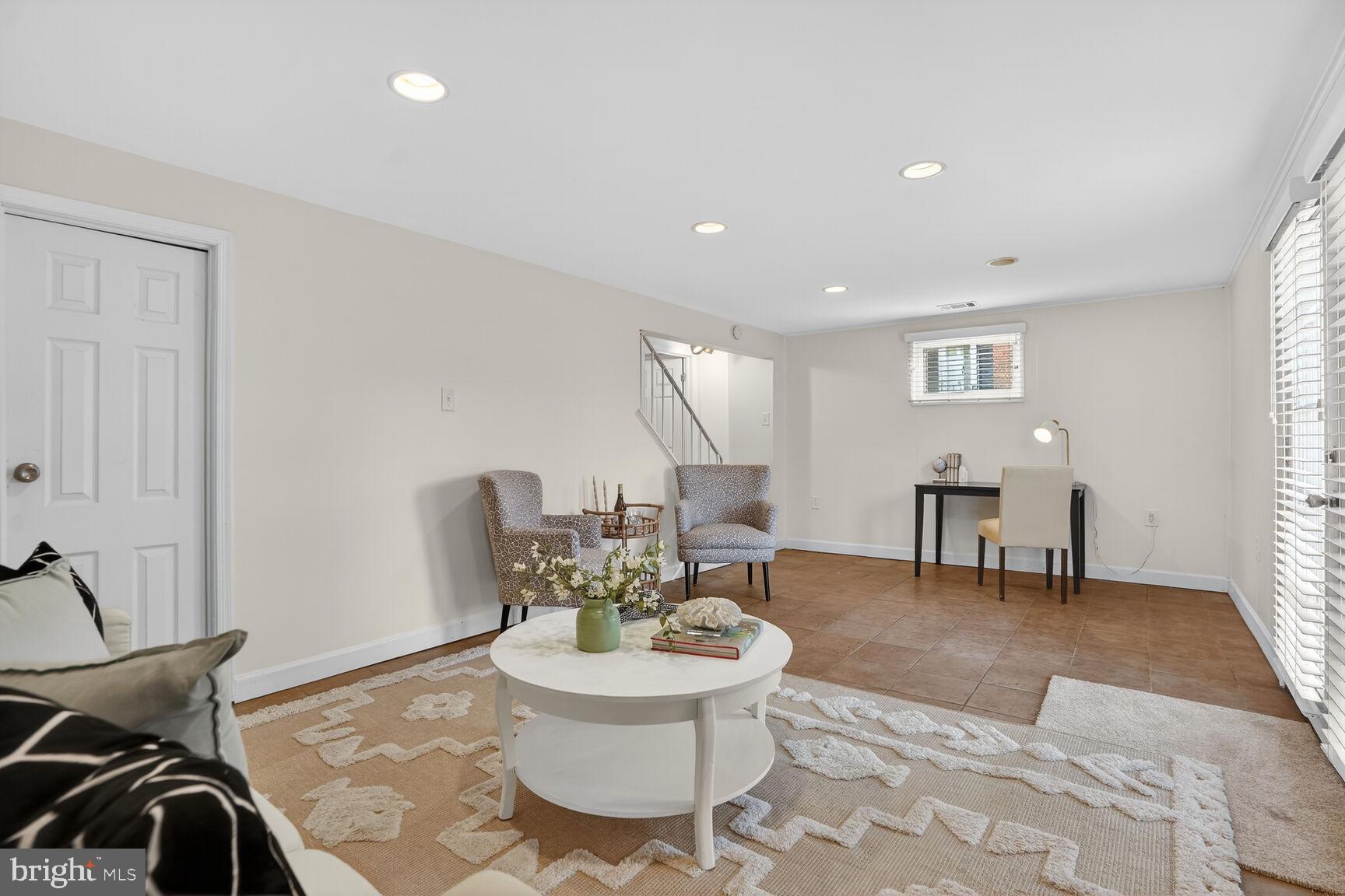 HERITAGE SQUARE - Residential Lease