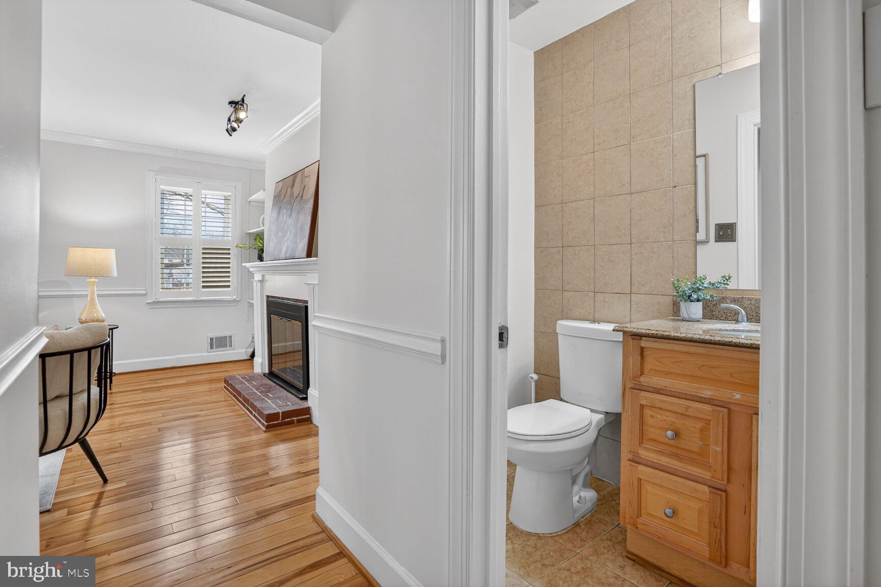 HERITAGE SQUARE - Residential Lease