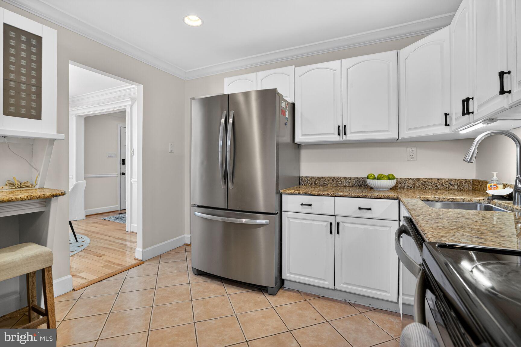HERITAGE SQUARE - Residential Lease