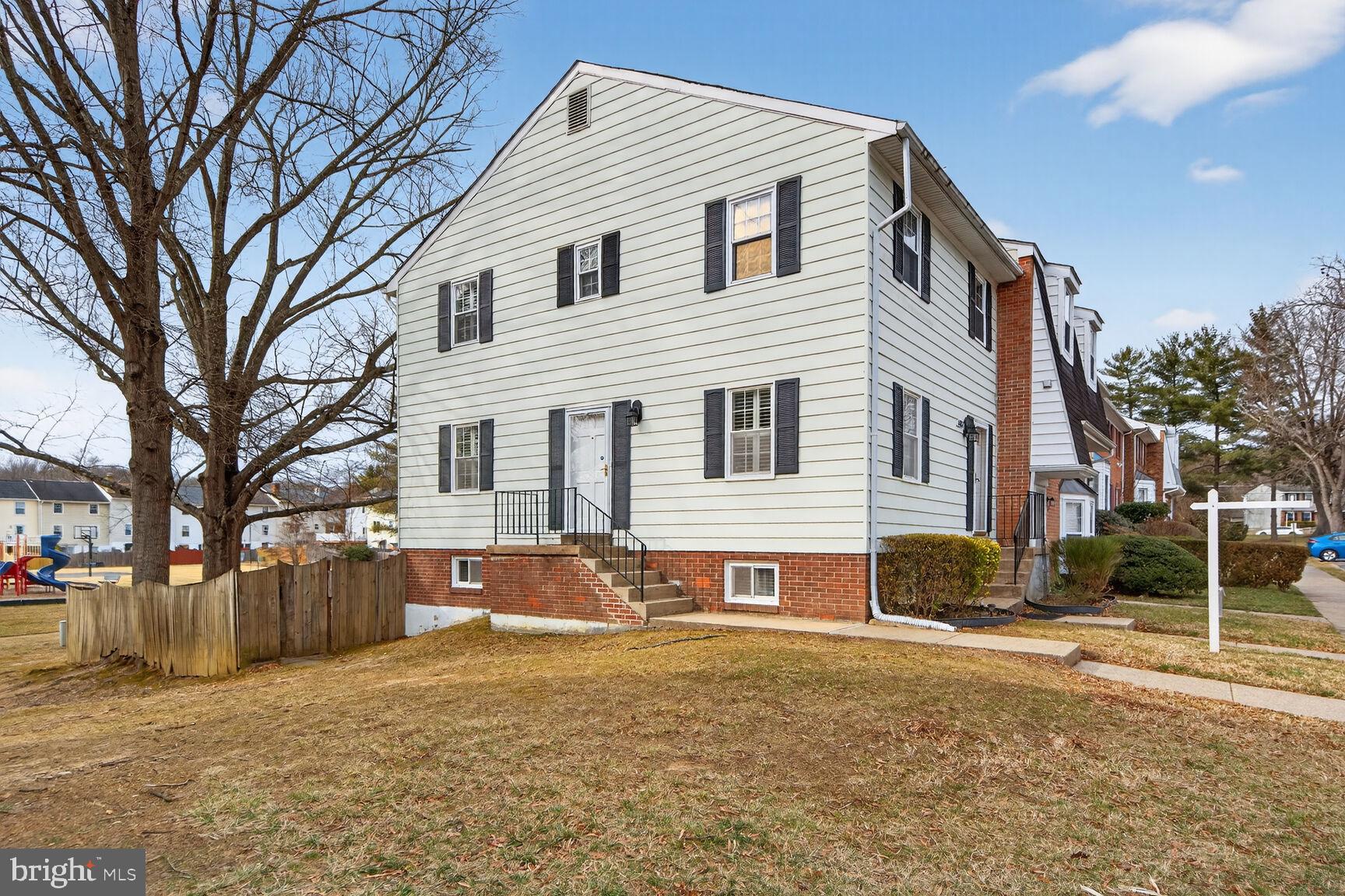 HERITAGE SQUARE - Residential Lease