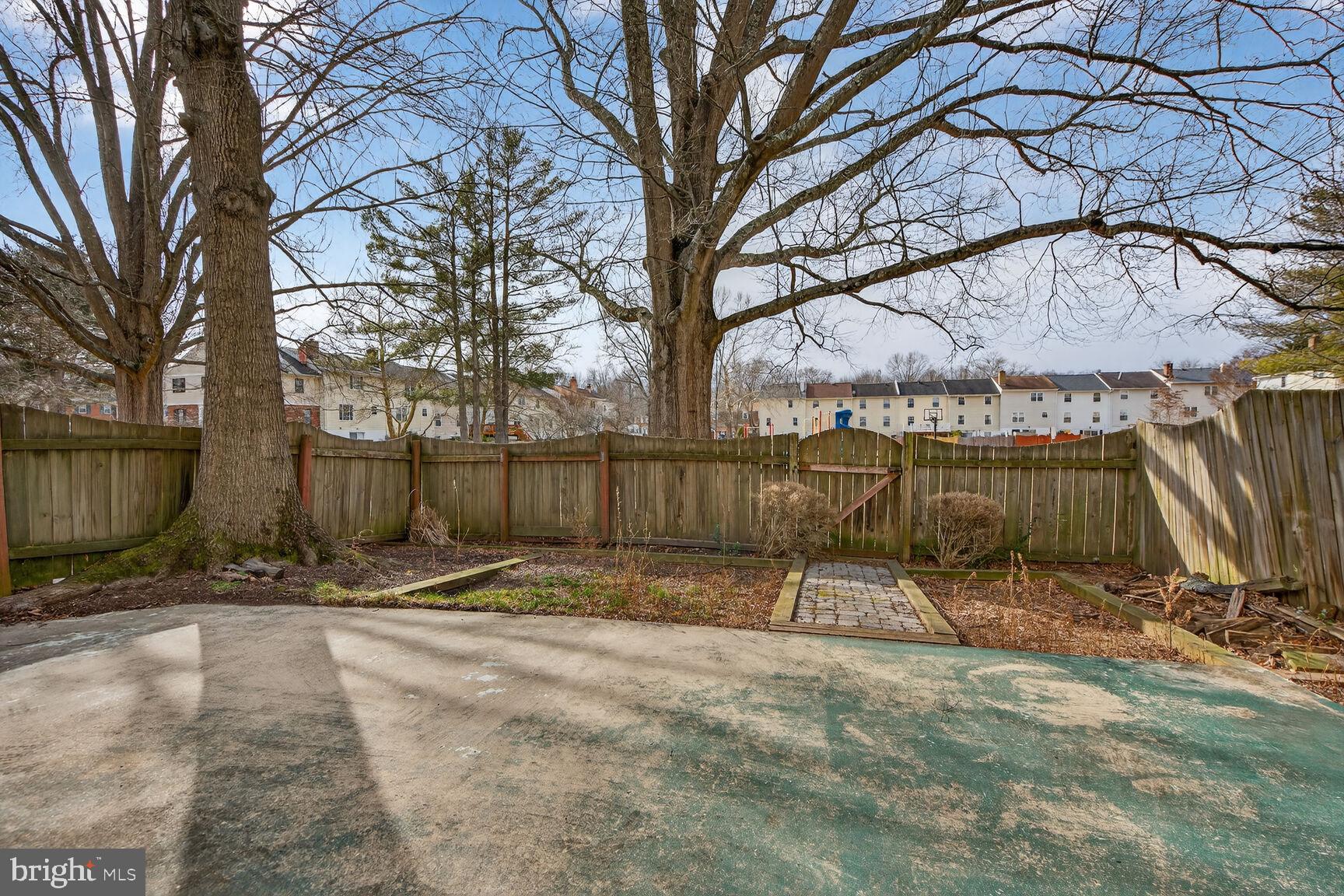 HERITAGE SQUARE - Residential Lease