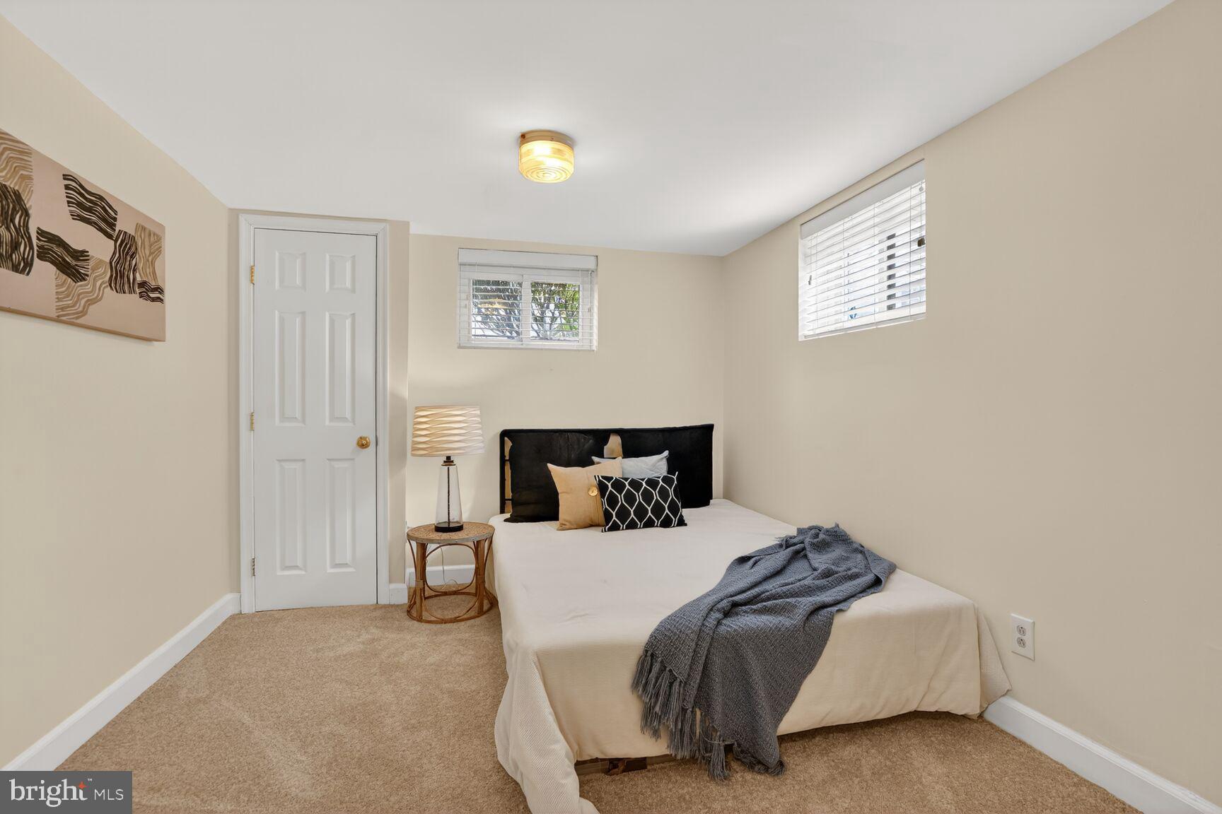 HERITAGE SQUARE - Residential Lease