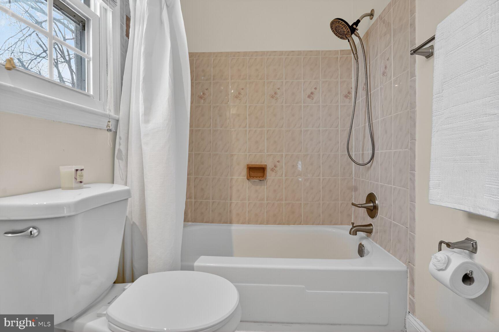 HERITAGE SQUARE - Residential Lease