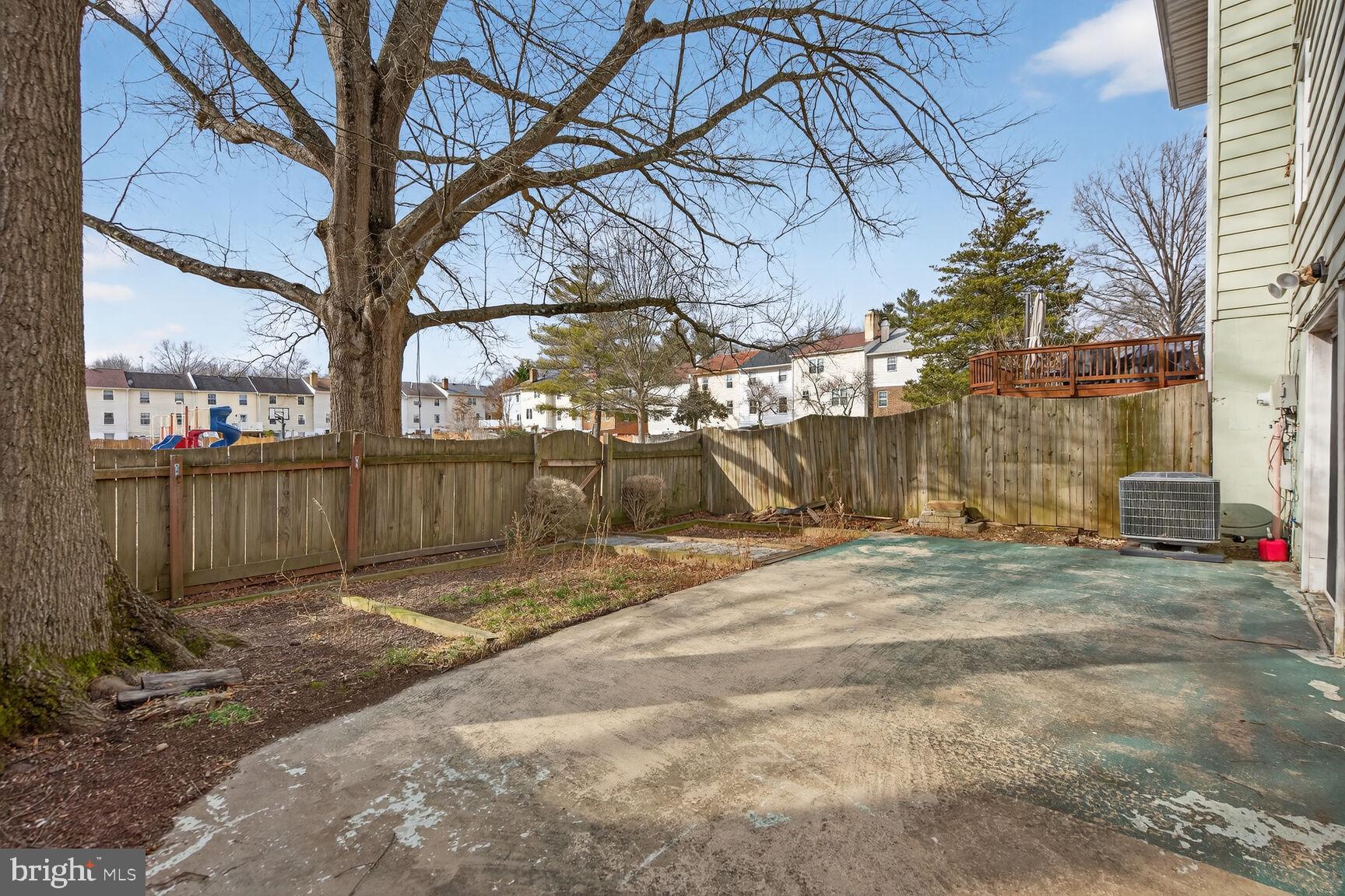 HERITAGE SQUARE - Residential Lease