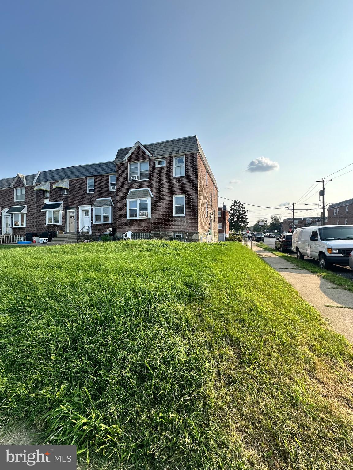 Both units are occupied by section 8 tenants, each unit rent is $1200 per month and owner pays for the water bill.  Long term tenant with great payment history.