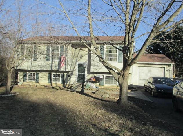 This cozy home in the neighborhood of Green Hills is located in an expansive private wooded lot approximately 0.27 acre and in close proximity to Damadcus Recreational Park.  Home features an open floor plan, a large living, nice size kitchen, spacious bedrooms and fully finished basement with plenty of living space.