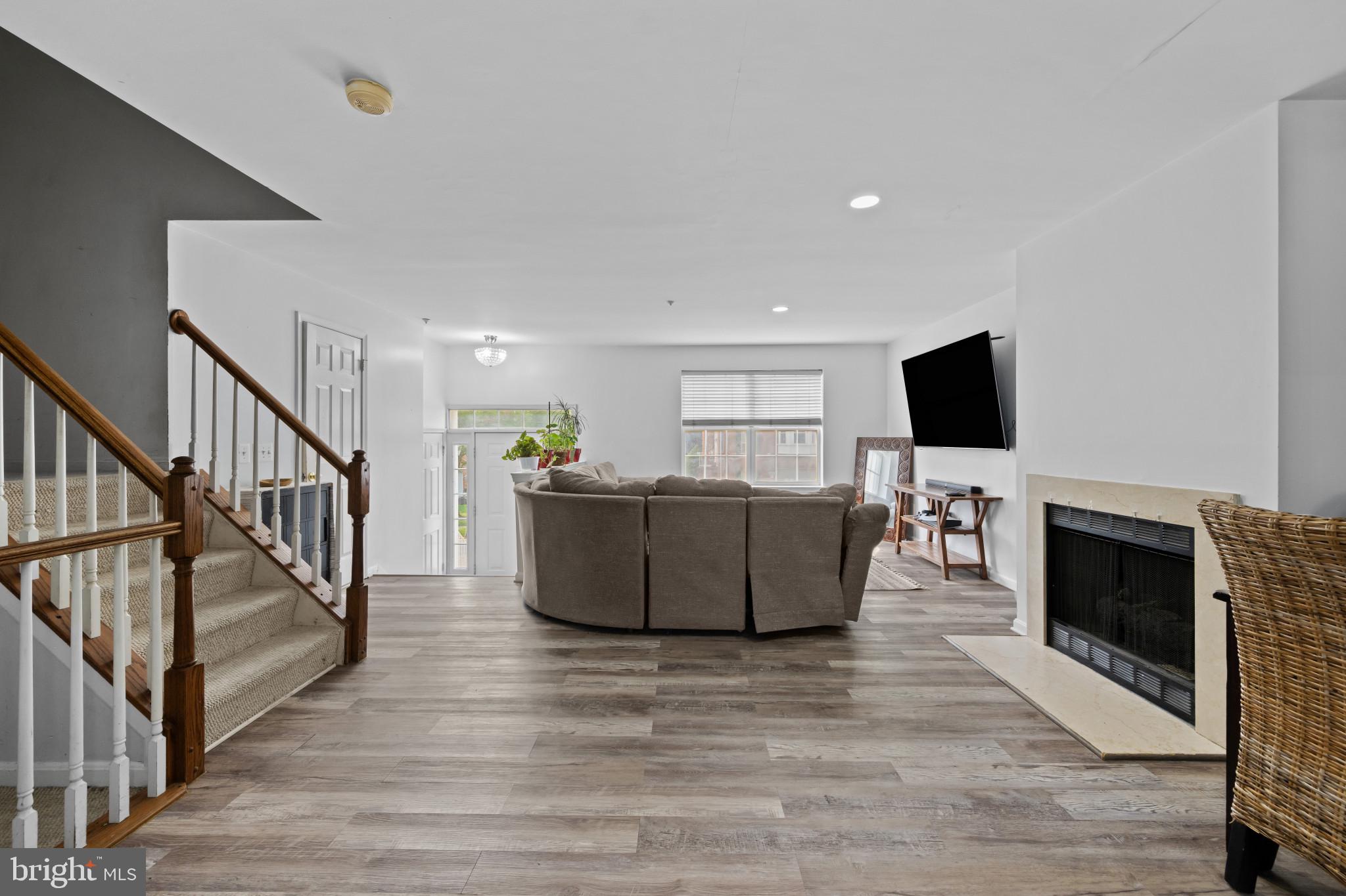 LYONS GATE - Residential
