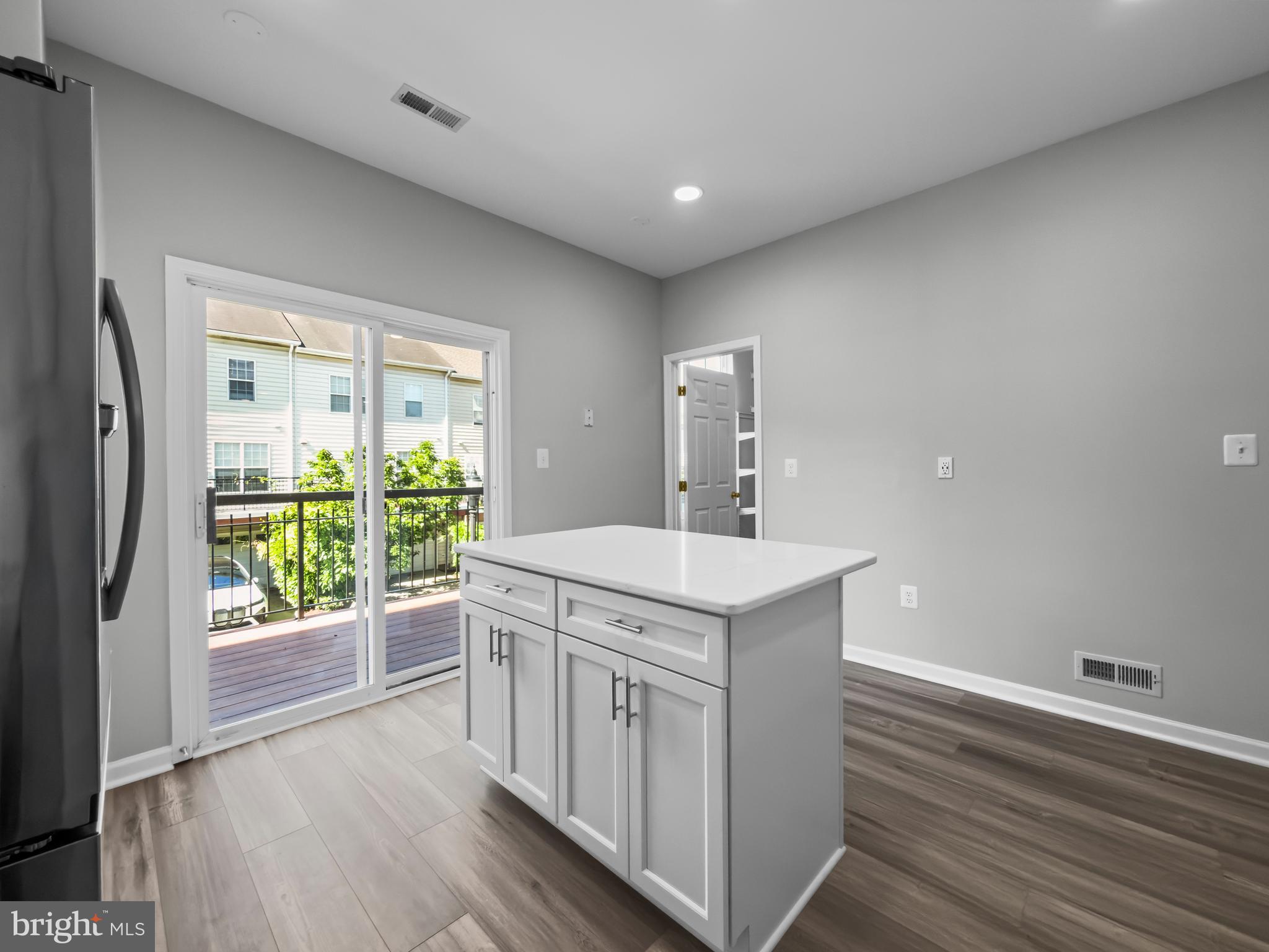 WASHINGTONIAN CENTER - Residential