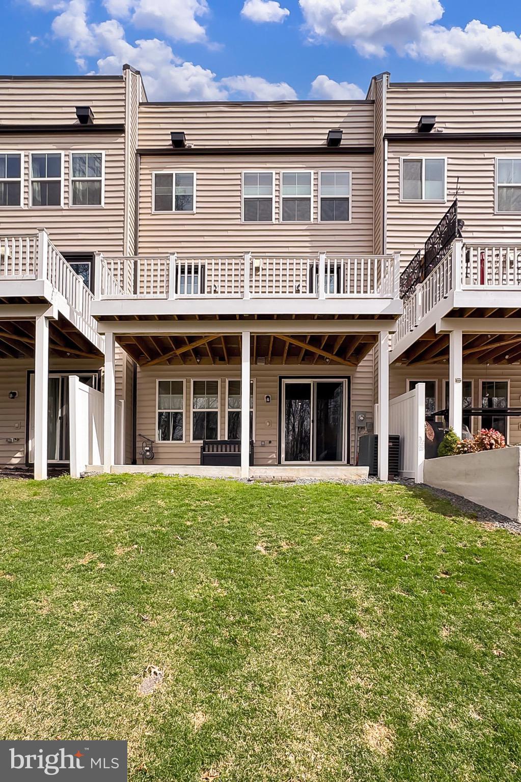 THE TOWNS AT PENDER OAKS - Residential