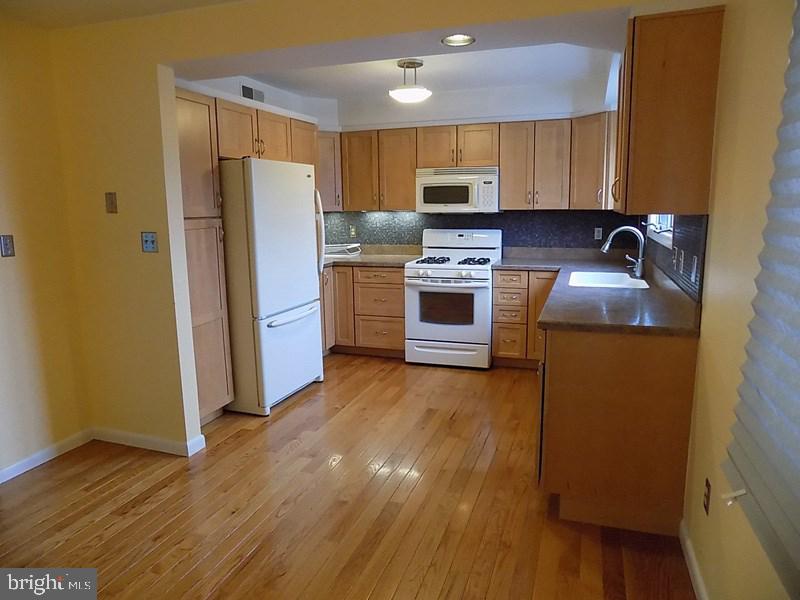 WOODLAND HILLS - Residential