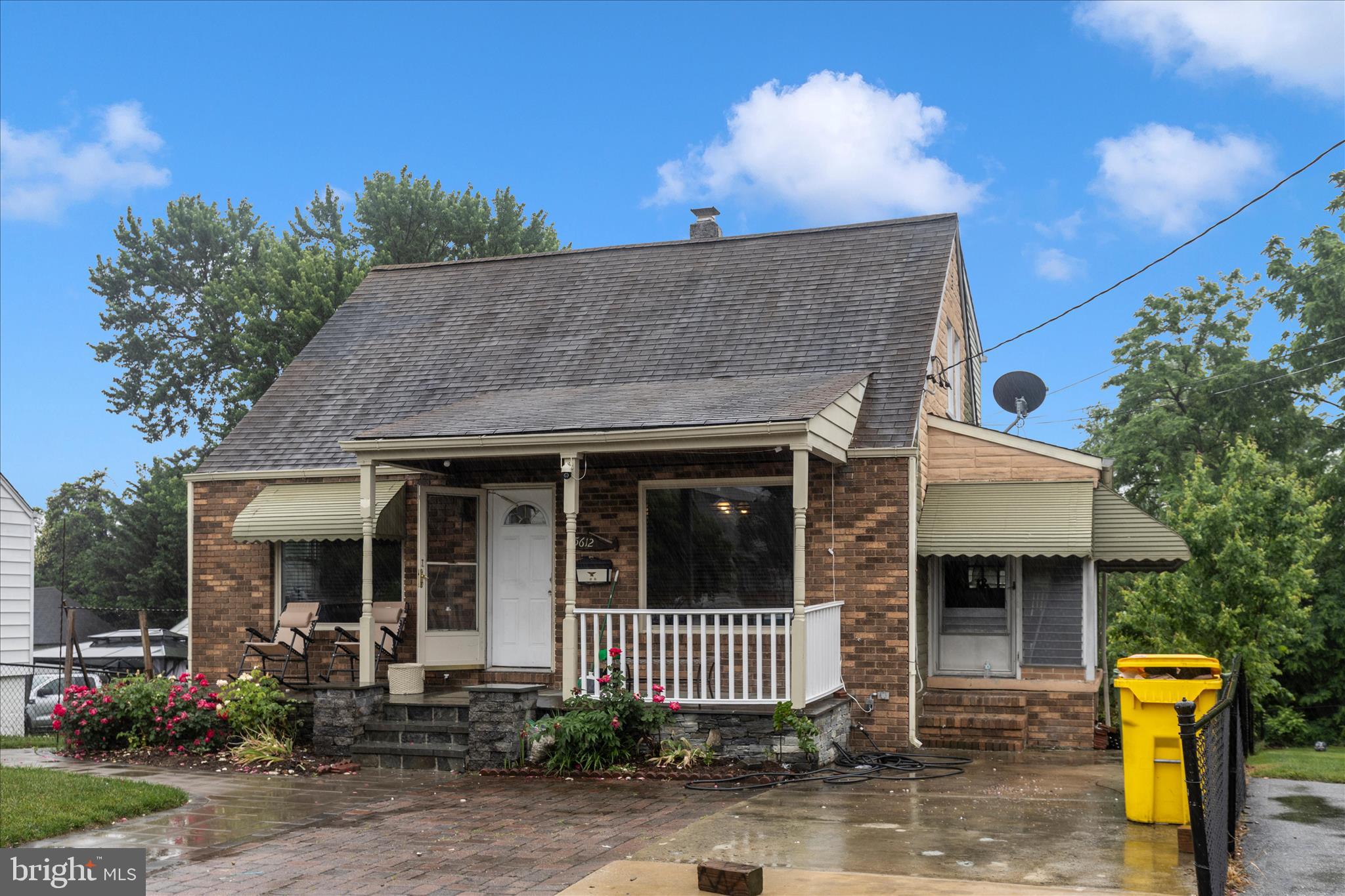 COLONIAL HOUSING - Residential