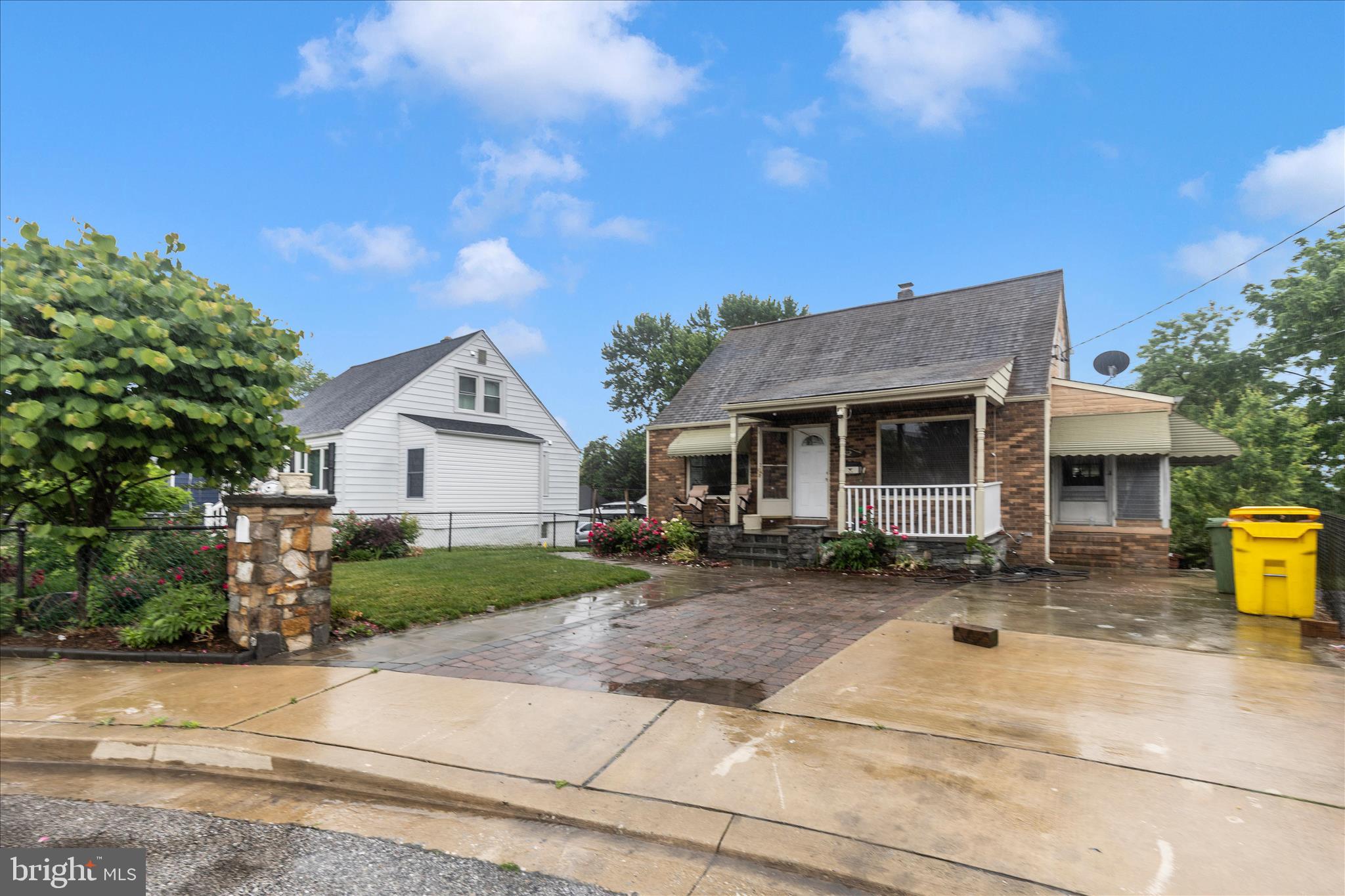 COLONIAL HOUSING - Residential