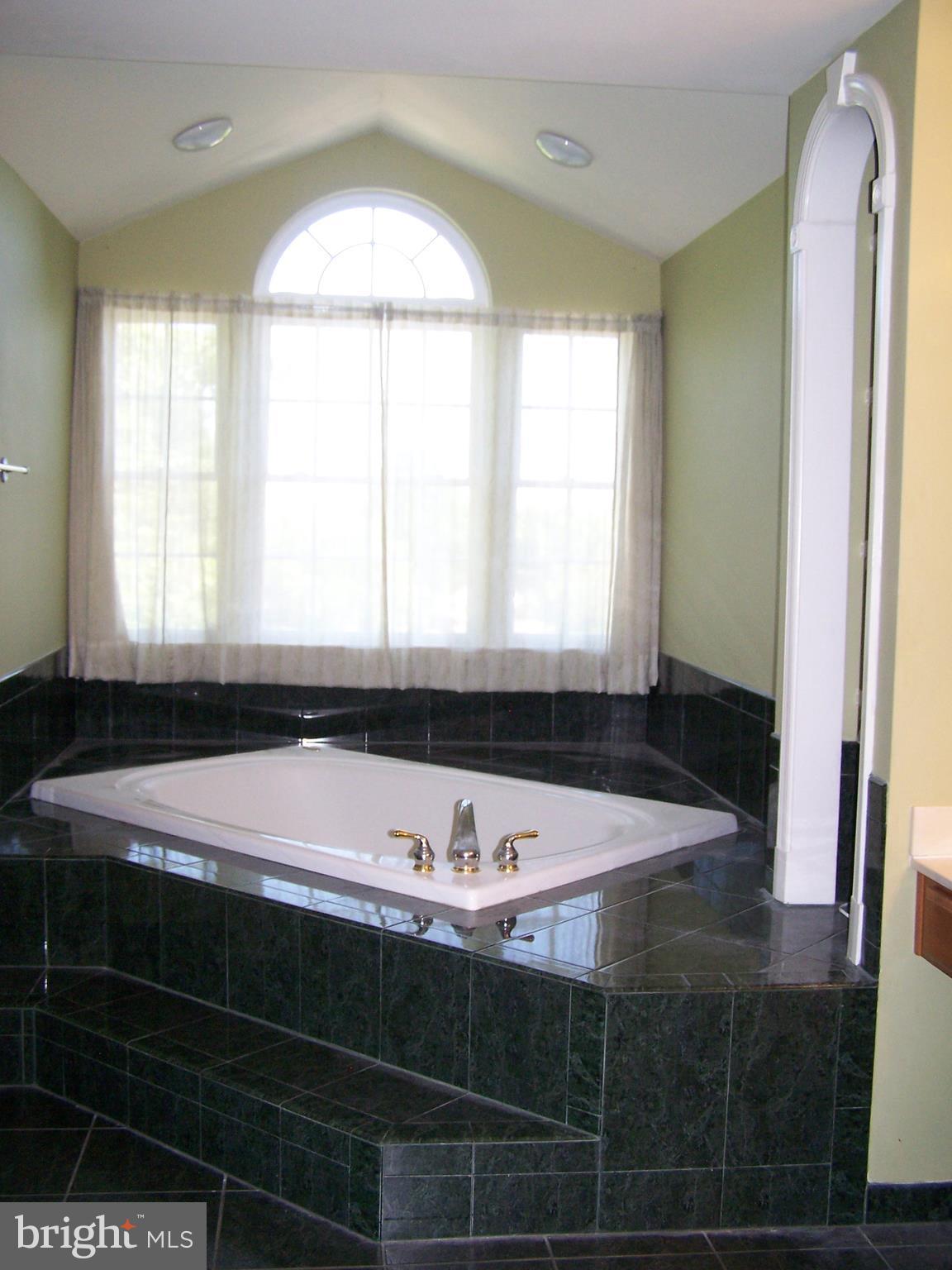KINGSVIEW VILLAGE - Residential Lease