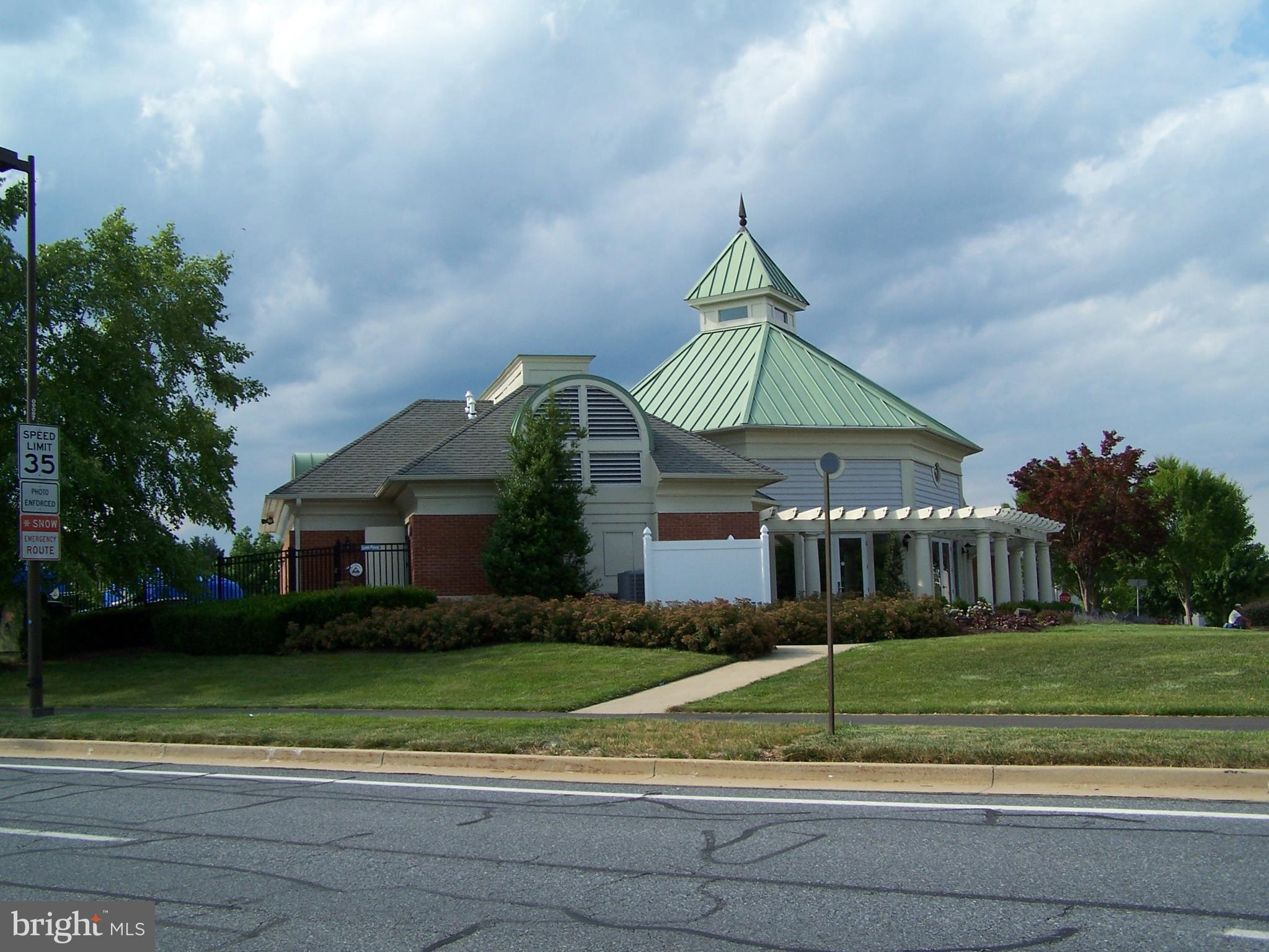 KINGSVIEW VILLAGE - Residential Lease