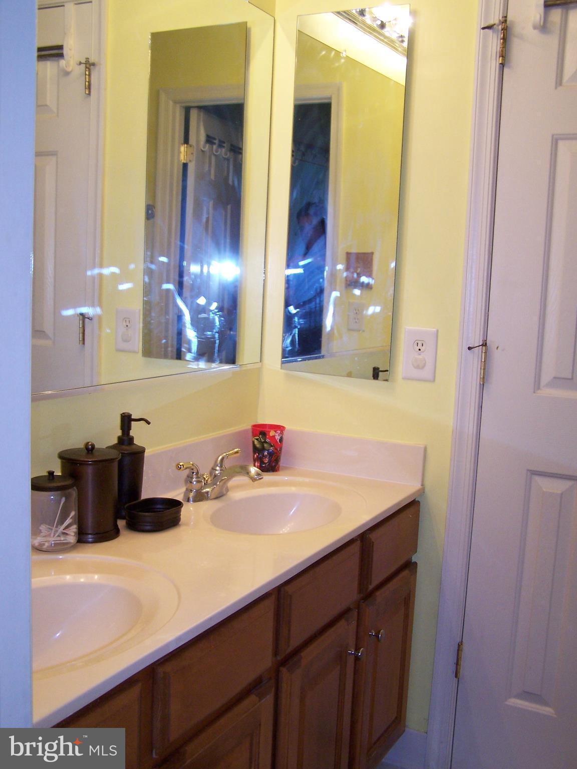 KINGSVIEW VILLAGE - Residential Lease