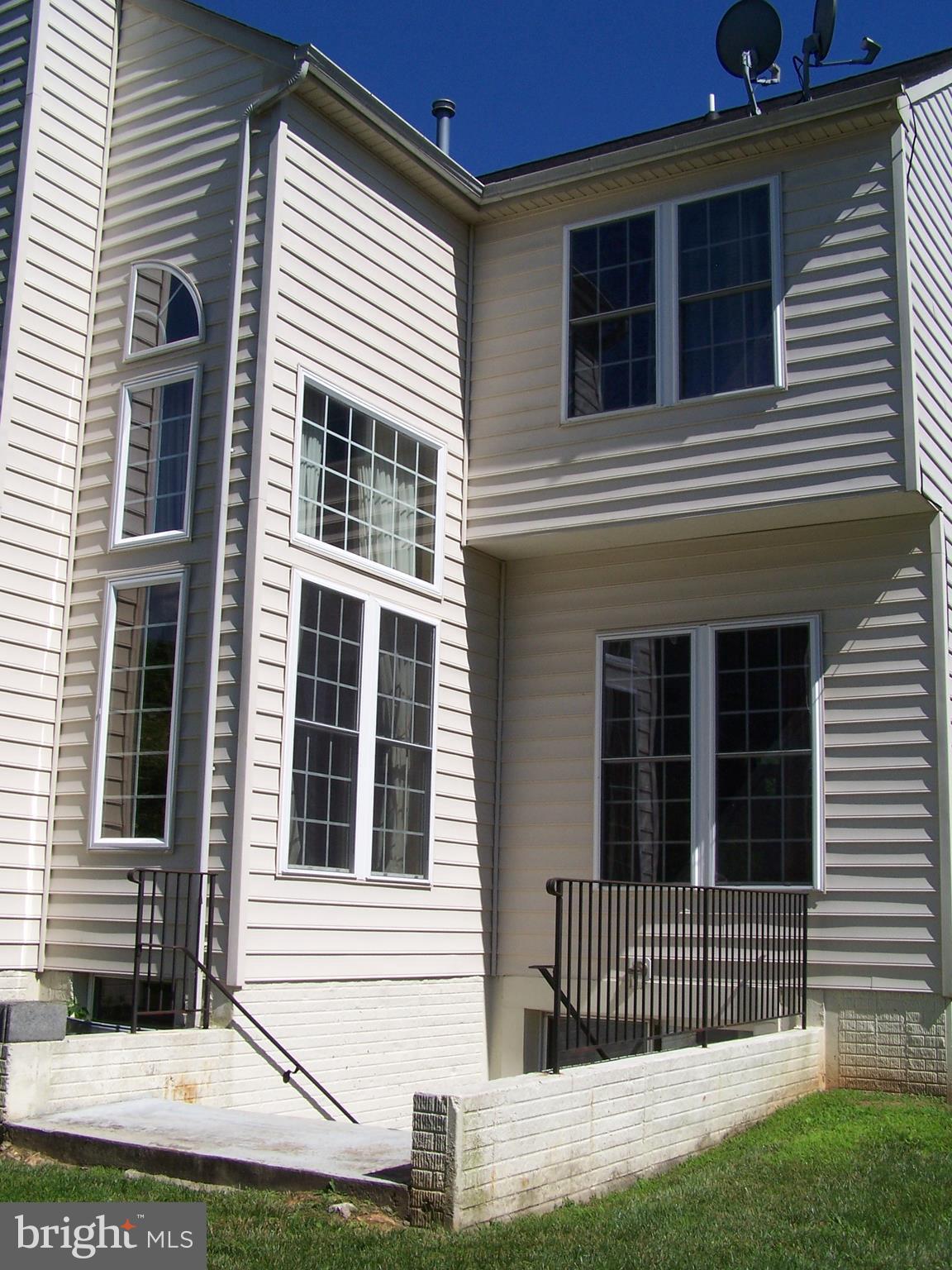 KINGSVIEW VILLAGE - Residential Lease